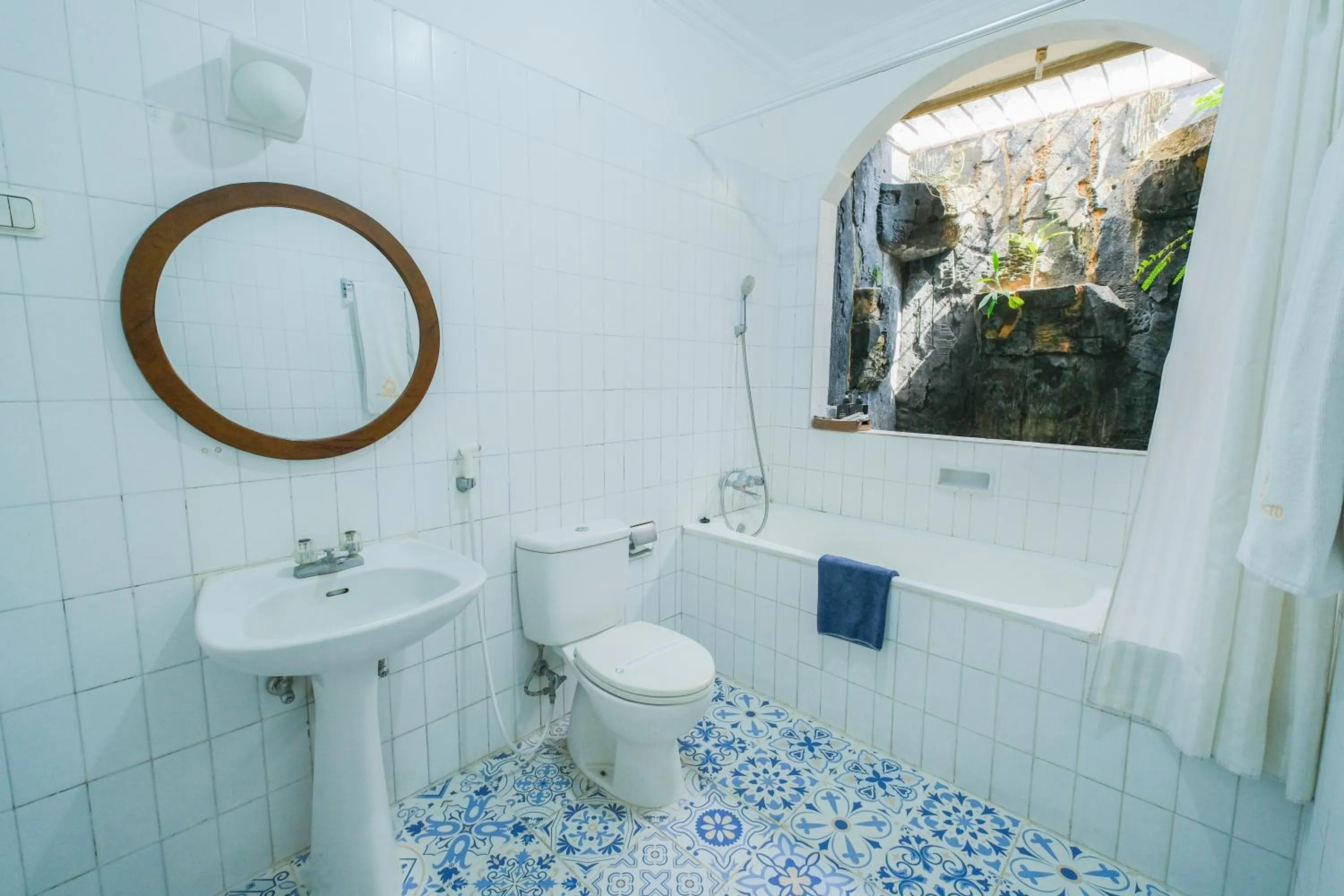 Shower in Royal Brongto Hotel