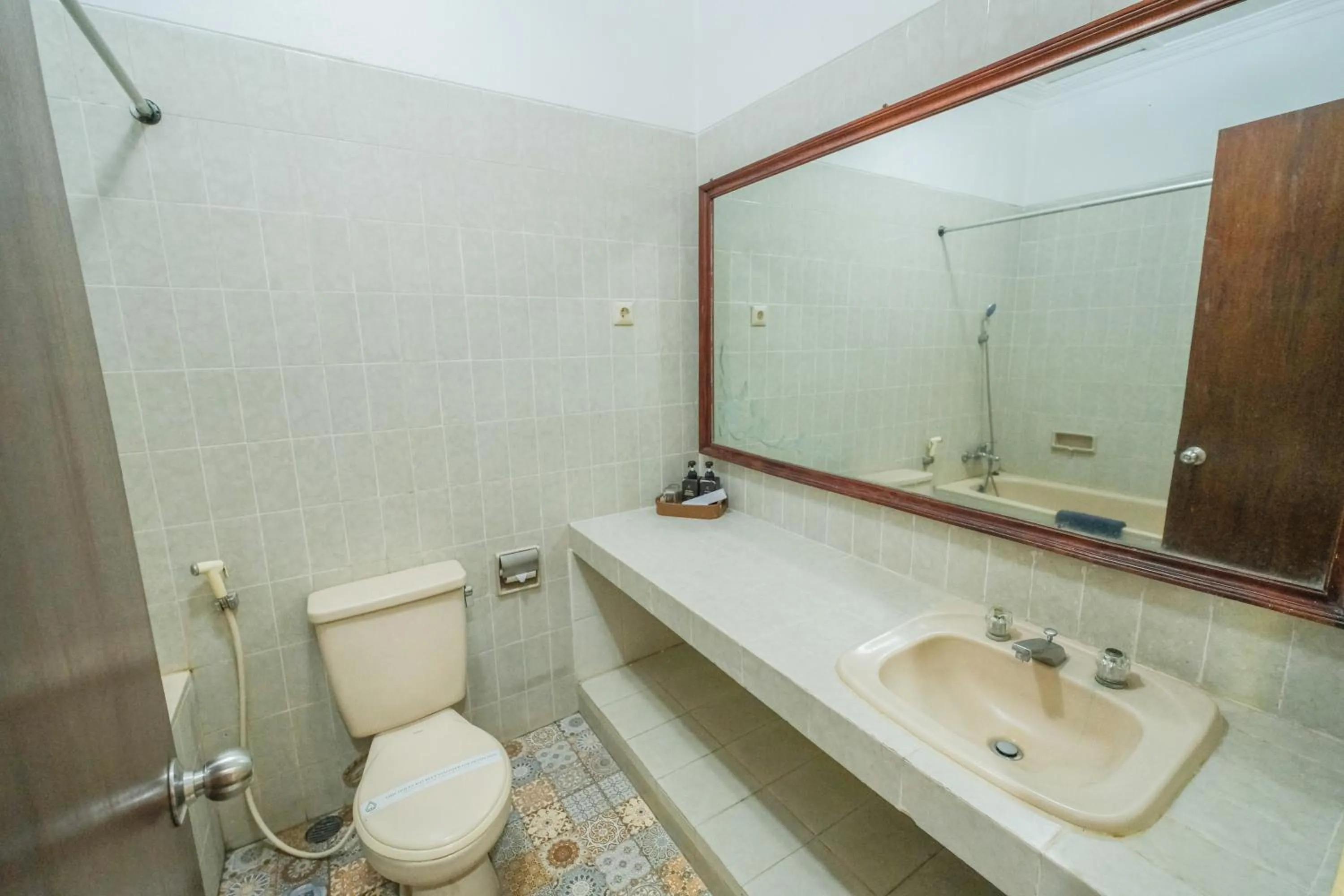 Shower in Royal Brongto Hotel