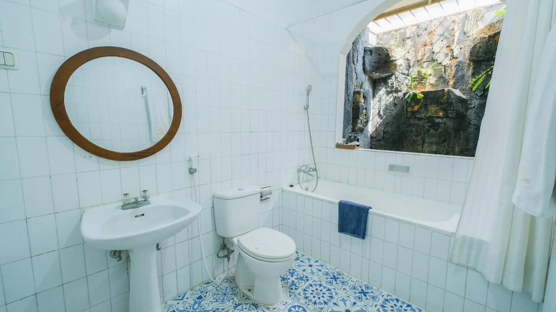 Shower in Royal Brongto Hotel