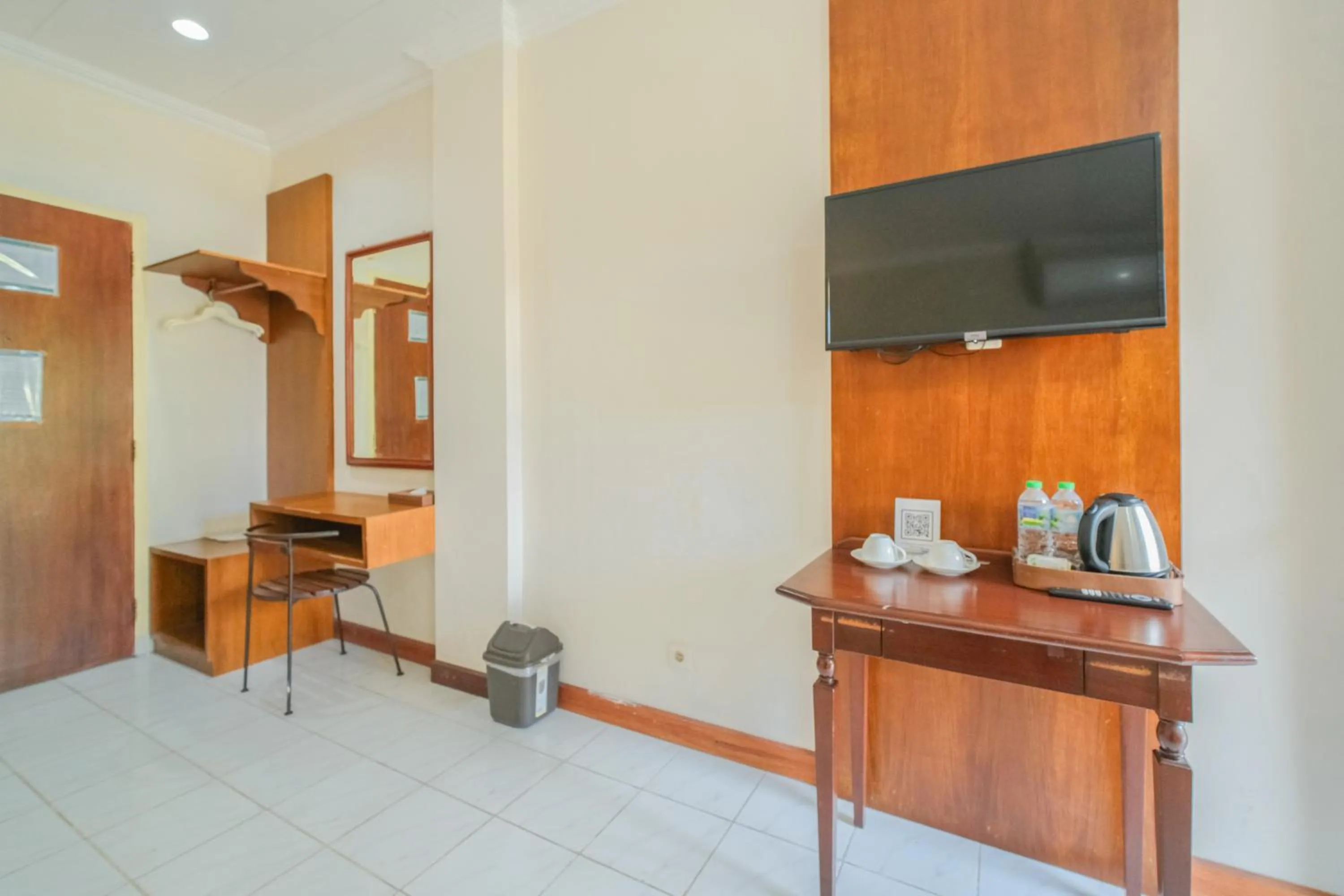 TV and multimedia in Royal Brongto Hotel