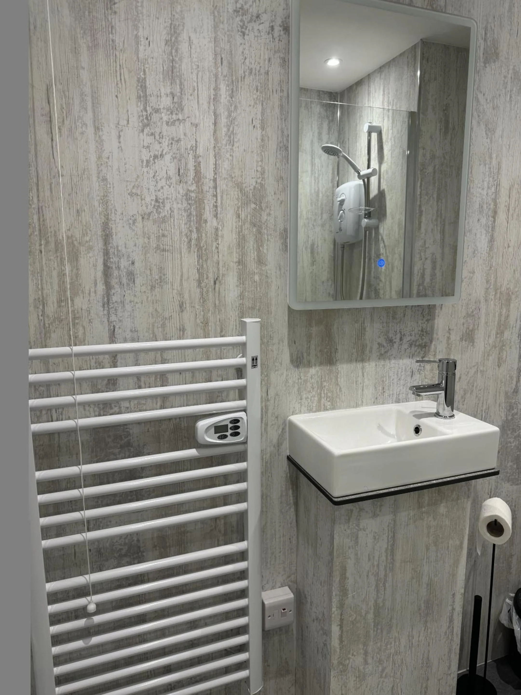 Bathroom in Traeth Rooms