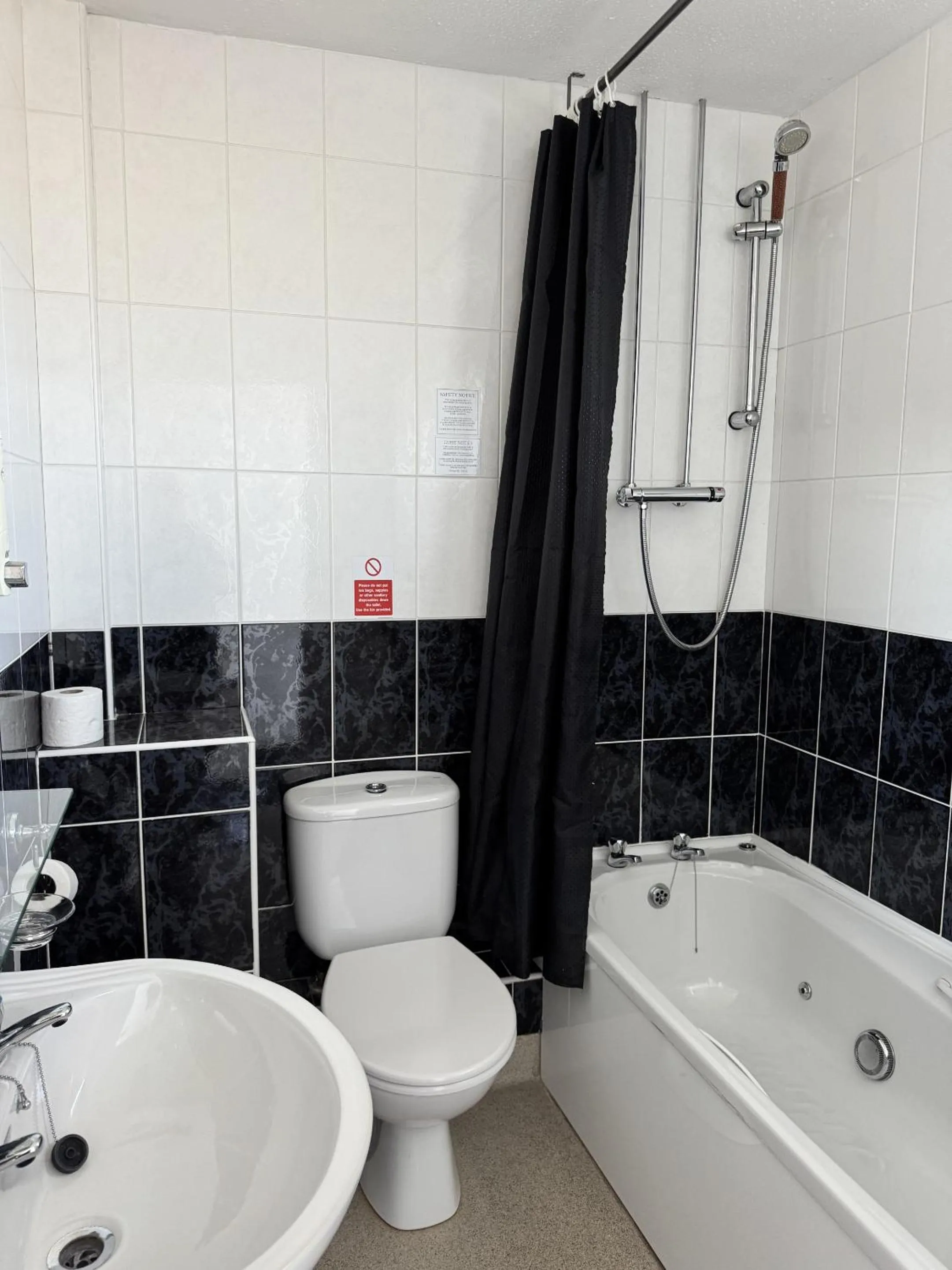 Bathroom in Traeth Rooms