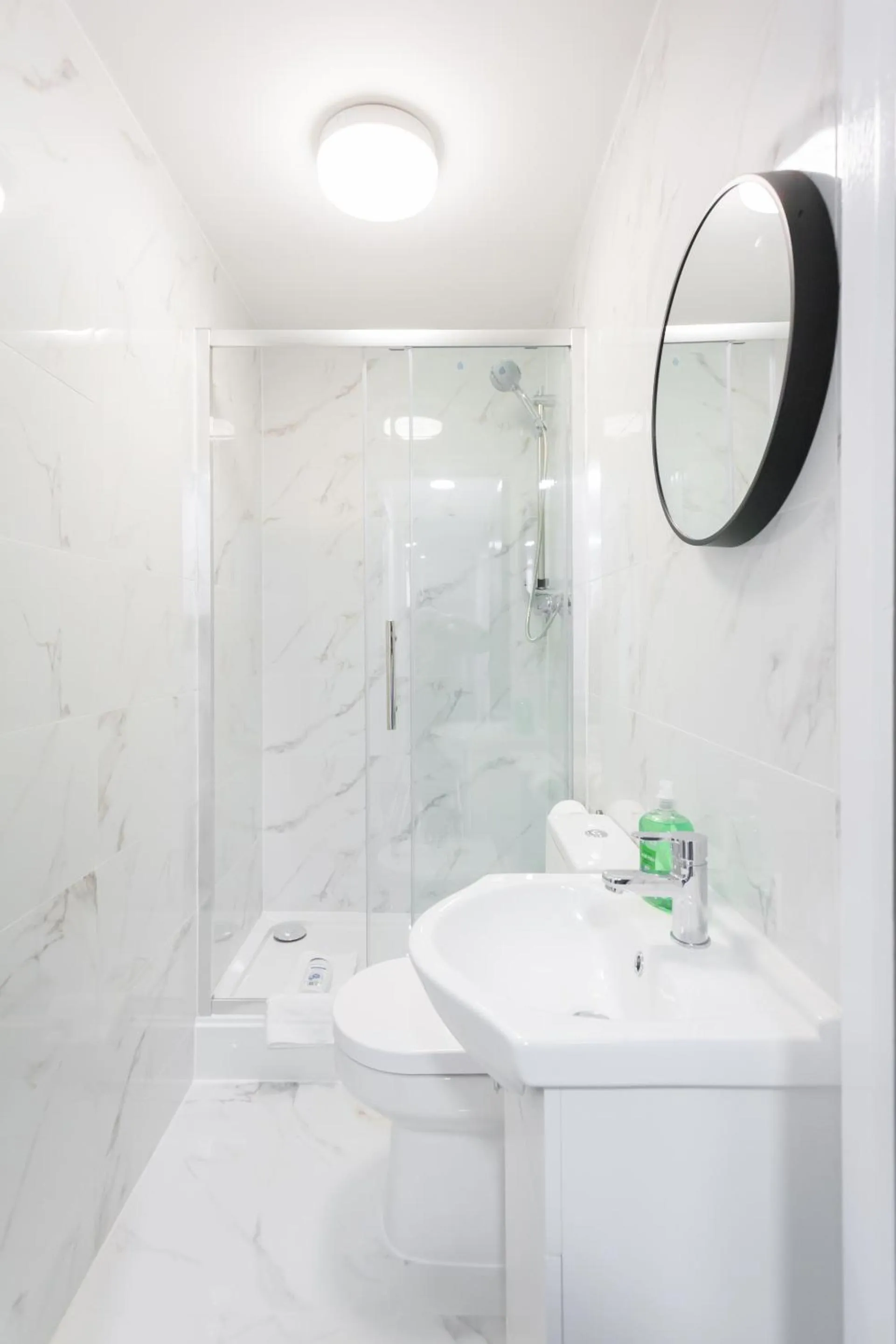 Bathroom in Studio9 Rooms - Next to Emirates Stadium - Budget Rooms with Shared Bathroom