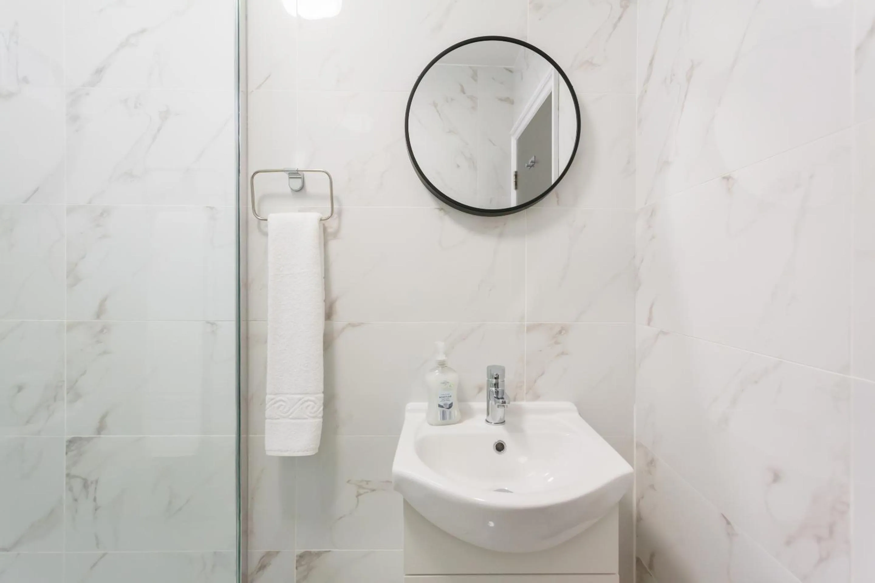 Bathroom in Studio9 Rooms - Next to Emirates Stadium - Budget Rooms with Shared Bathroom