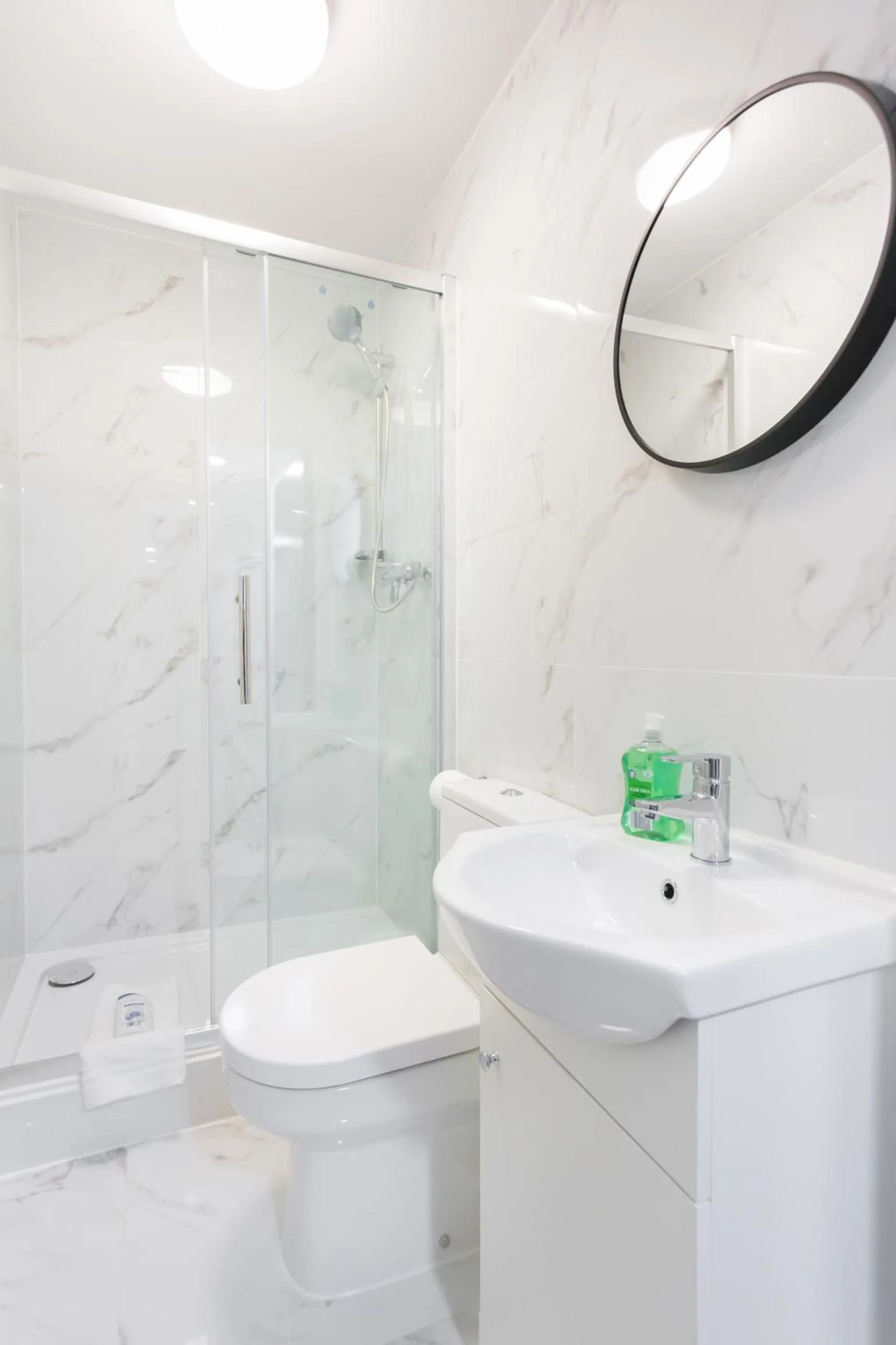 Bathroom in Studio9 Rooms - Next to Emirates Stadium - Budget Rooms with Shared Bathroom
