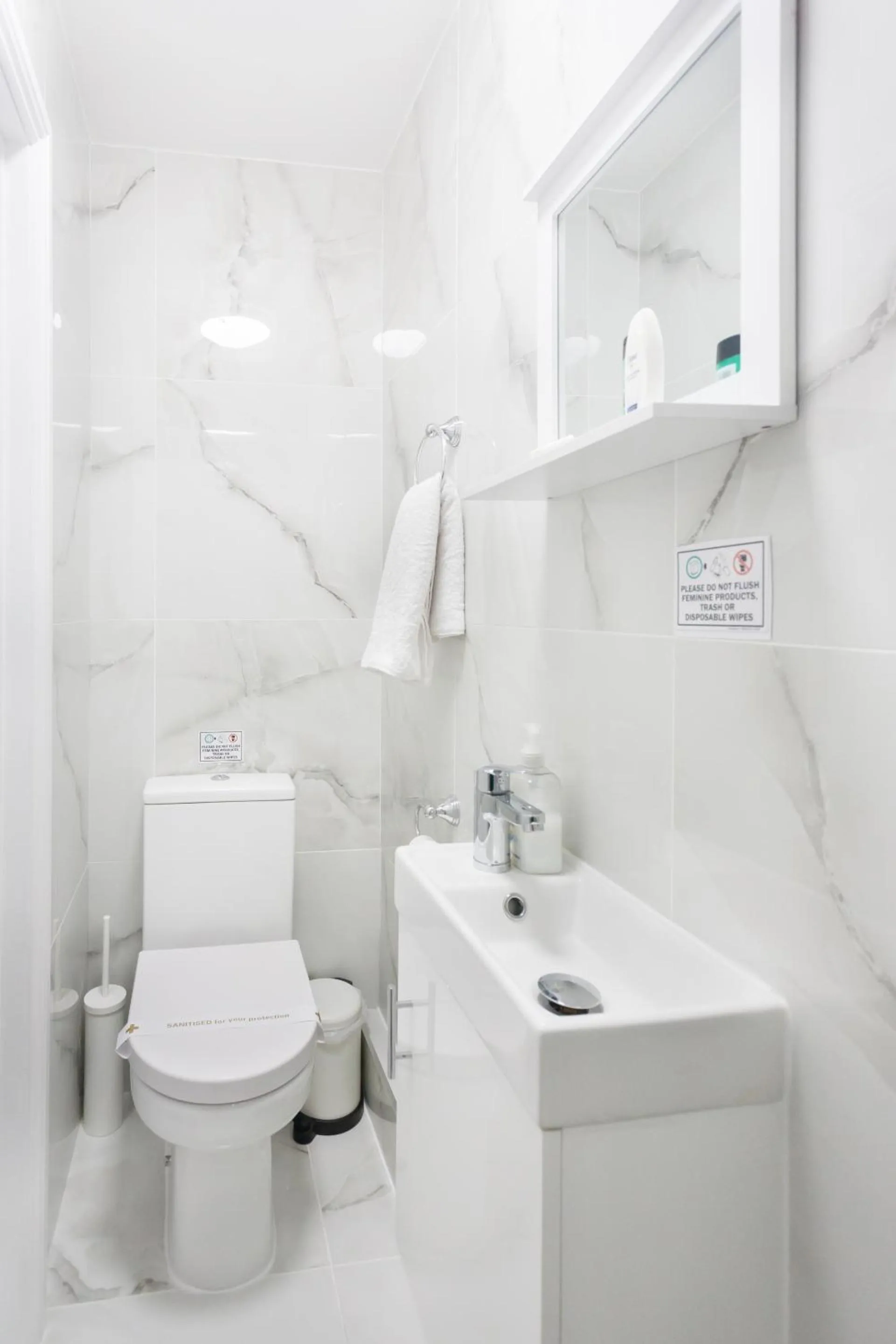 Bathroom in Studio9 Rooms - Next to Emirates Stadium - Budget Rooms with Shared Bathroom