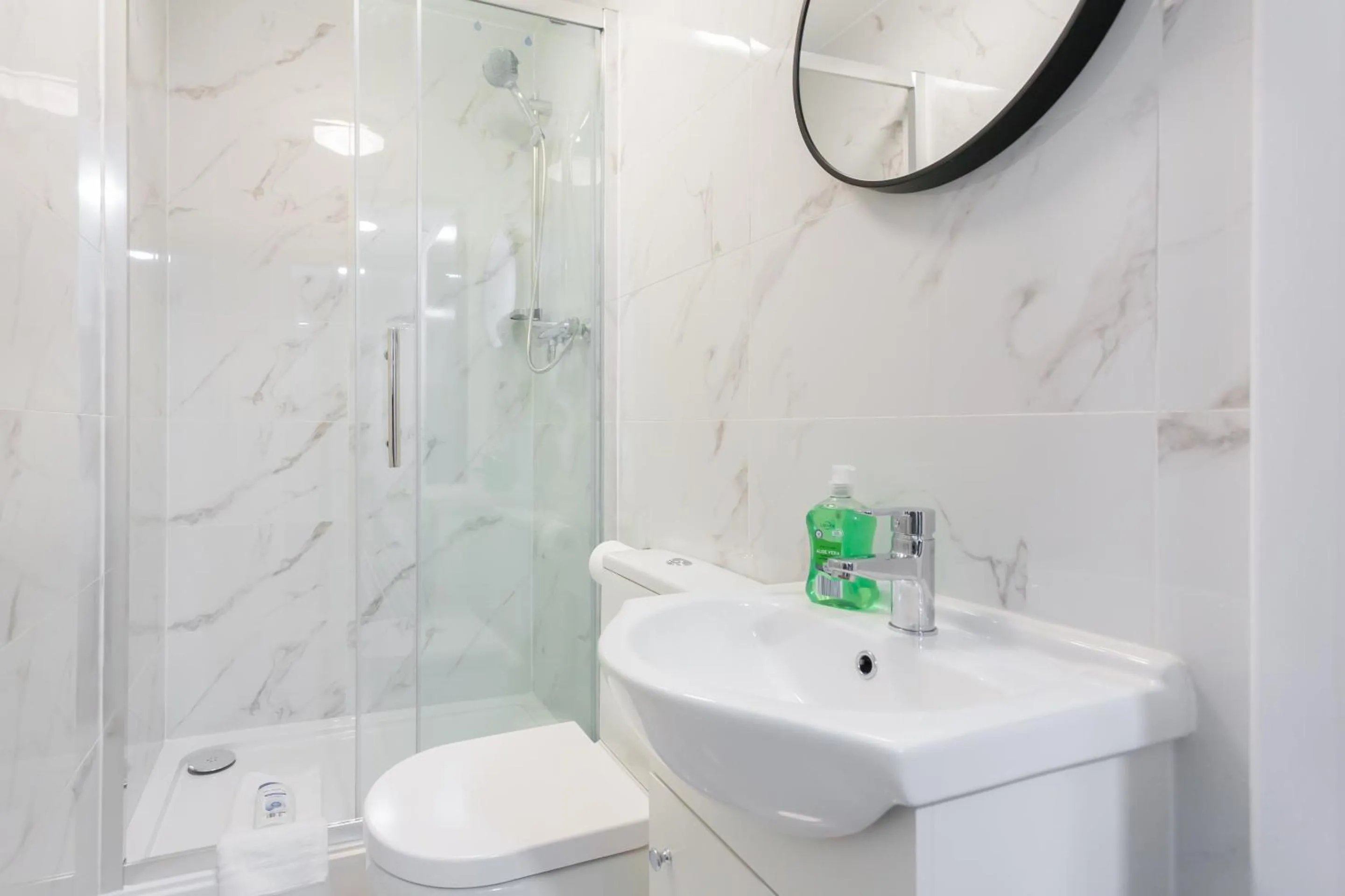 Bathroom in Studio9 Rooms - Next to Emirates Stadium - Budget Rooms with Shared Bathroom