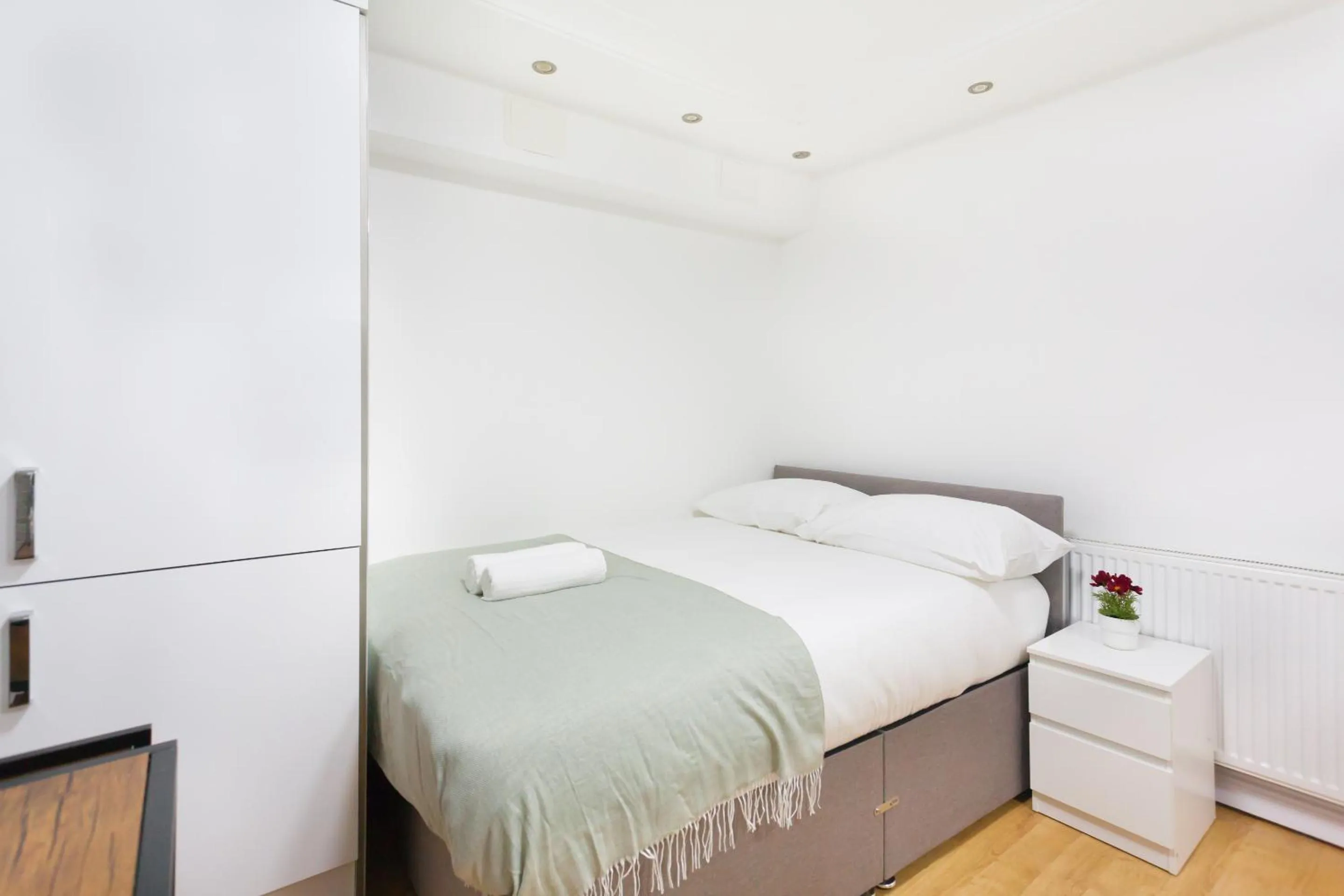 Bedroom, Bed in Studio9 Rooms - Next to Emirates Stadium - Budget Rooms with Shared Bathroom