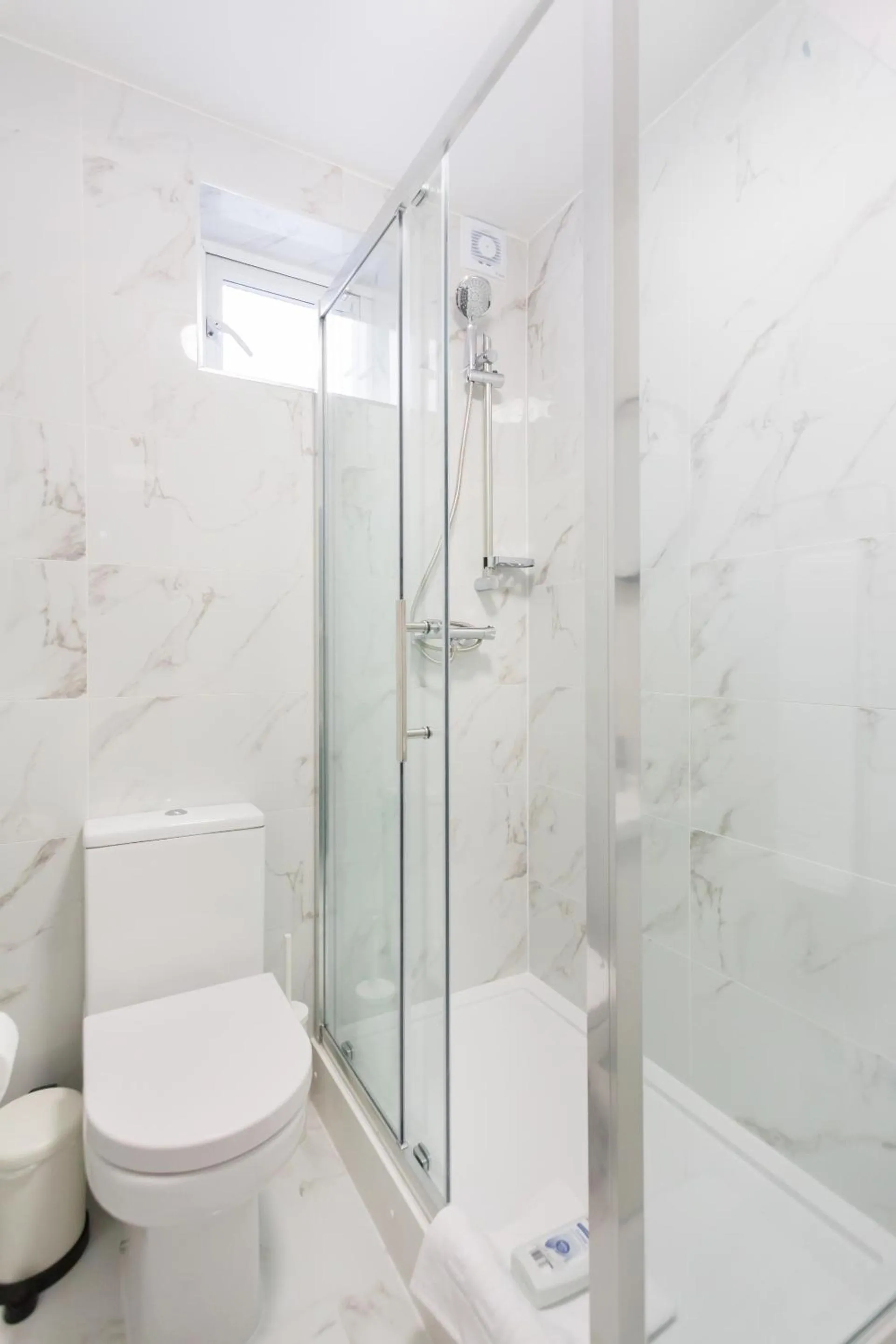 Bathroom in Studio9 Rooms - Next to Emirates Stadium - Budget Rooms with Shared Bathroom