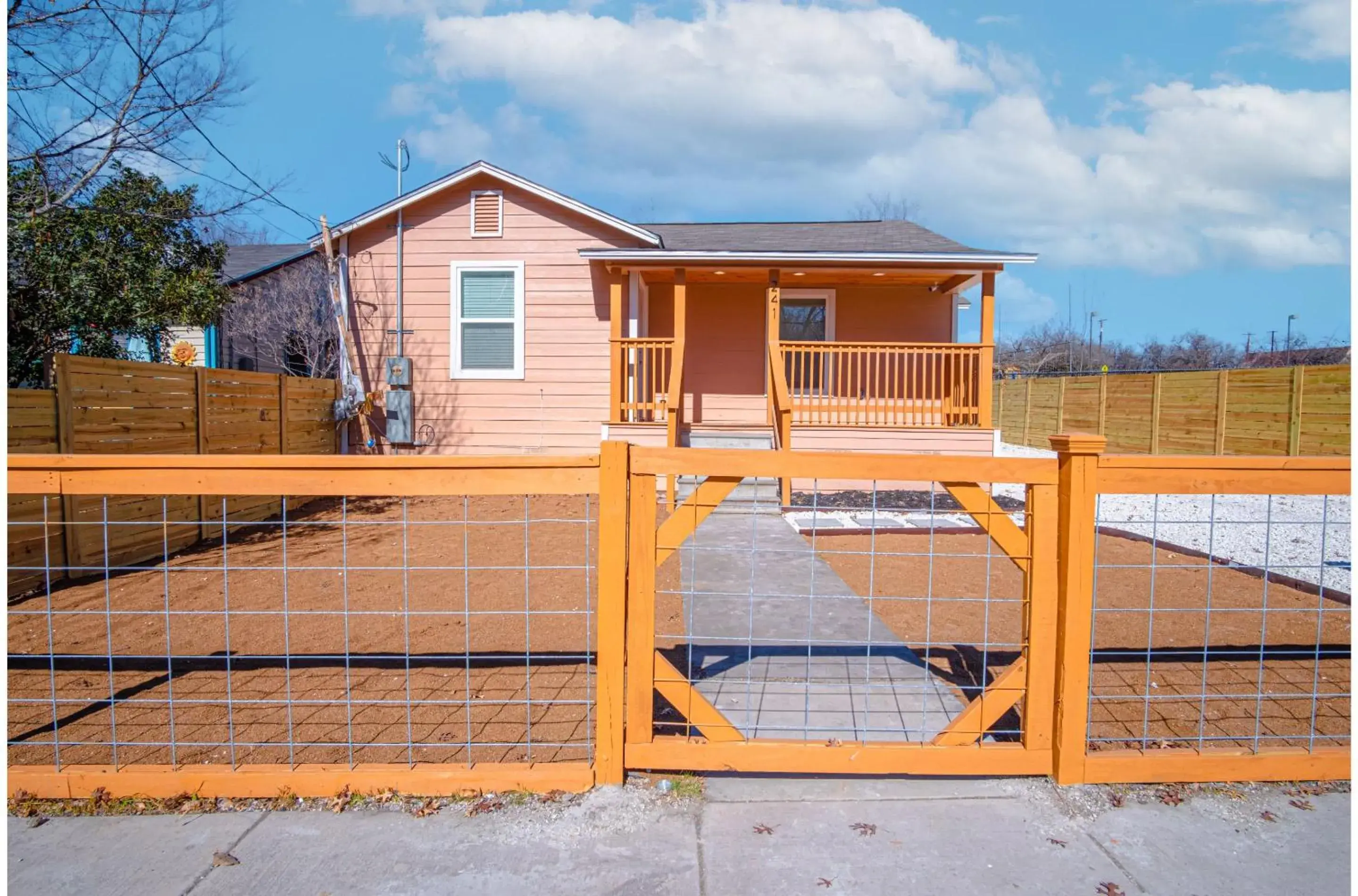 Adorable 4BR 2BA Close to Riverwalk and Downtown Adorable 4BR 2BA Close to Riverwalk and Downtown