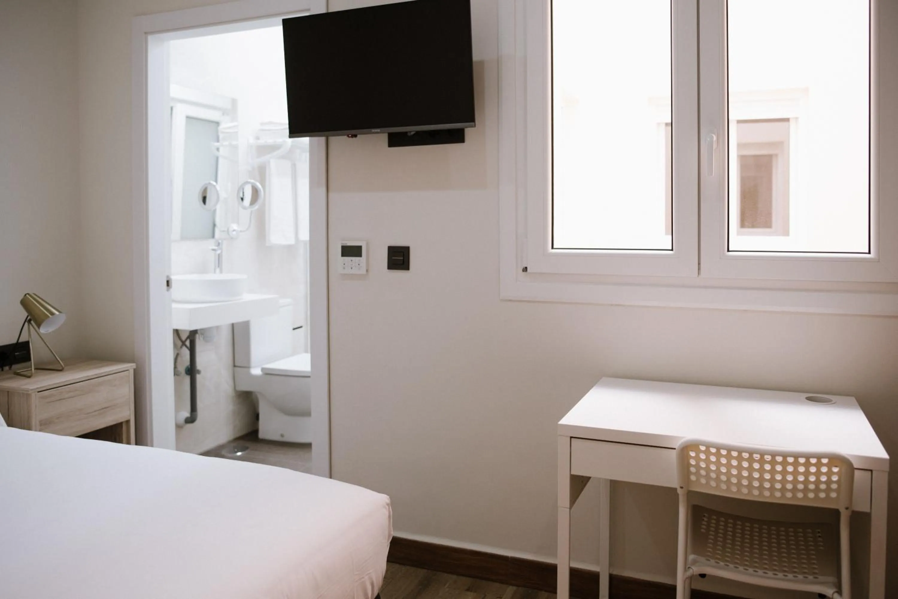Toilet, Bed in Hotel Melilla Centro