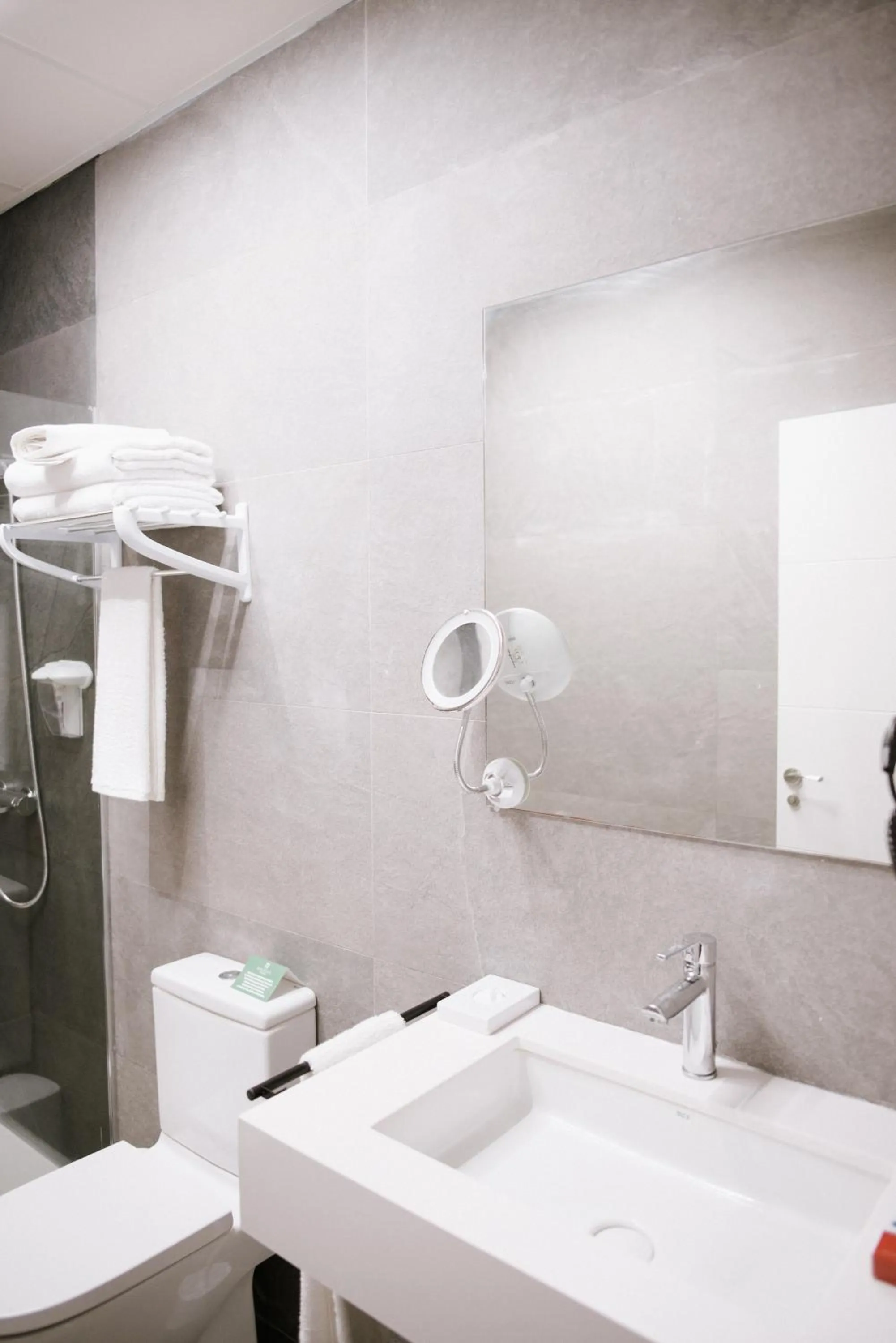 Shower in Hotel Melilla Centro