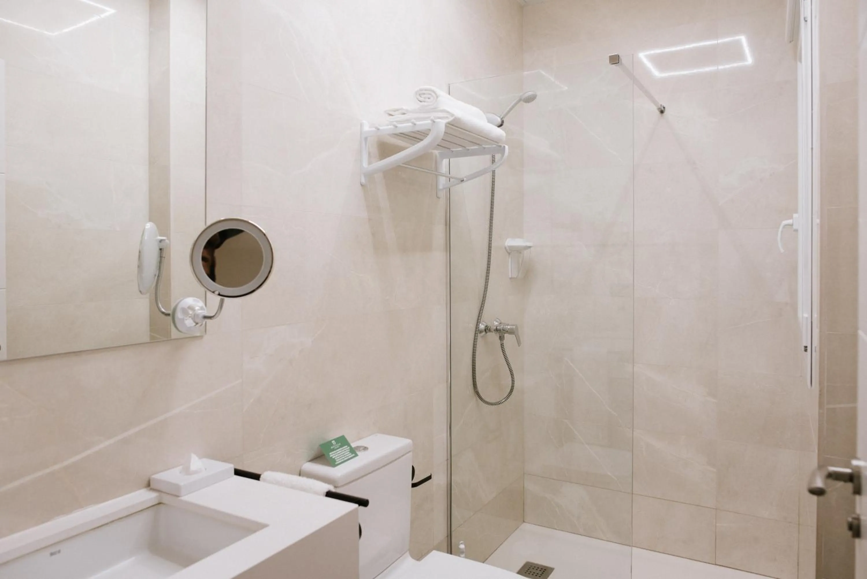 Shower in Hotel Melilla Centro