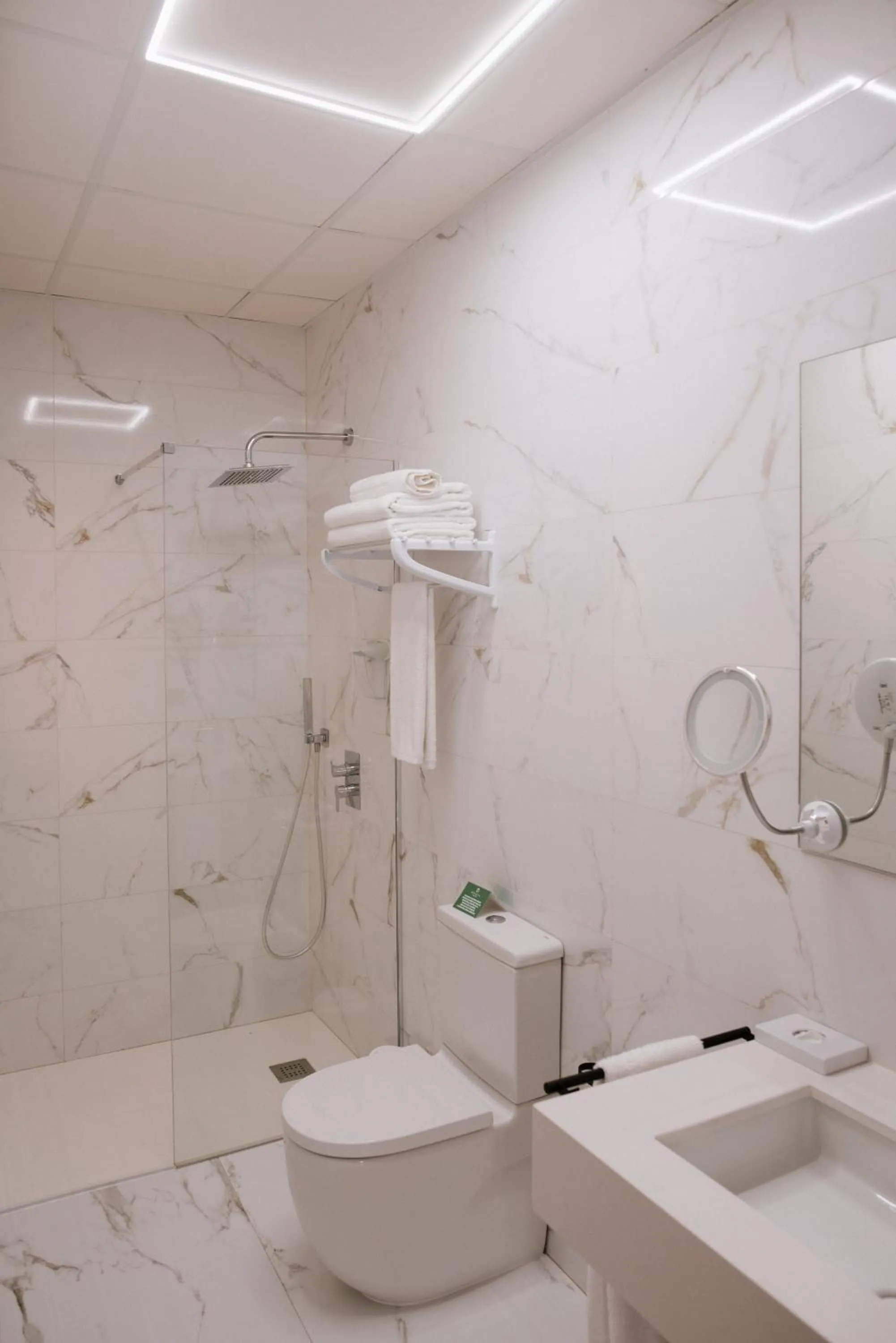 Shower in Hotel Melilla Centro