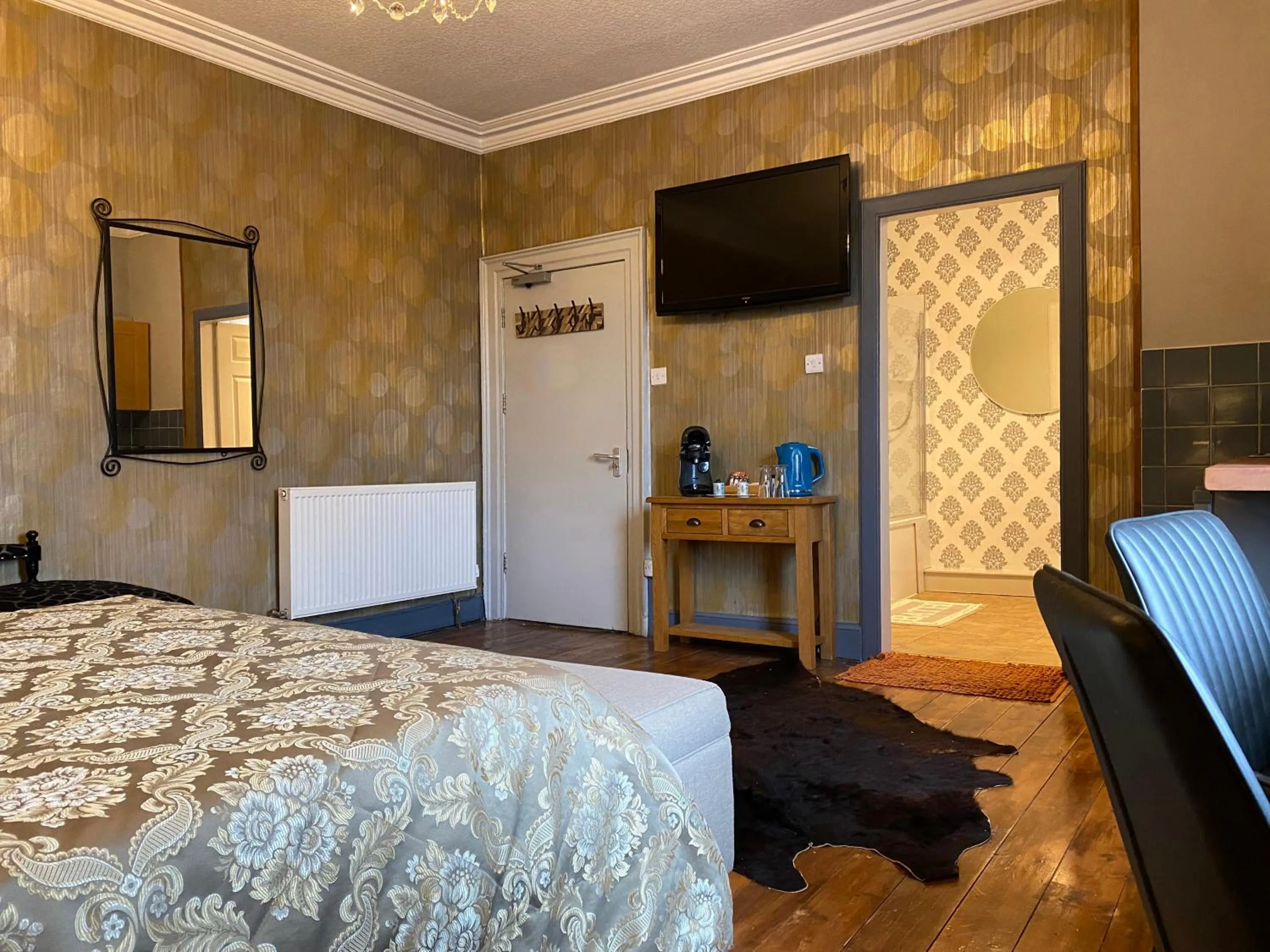 Bed in Red Lion, Coorie Inn
