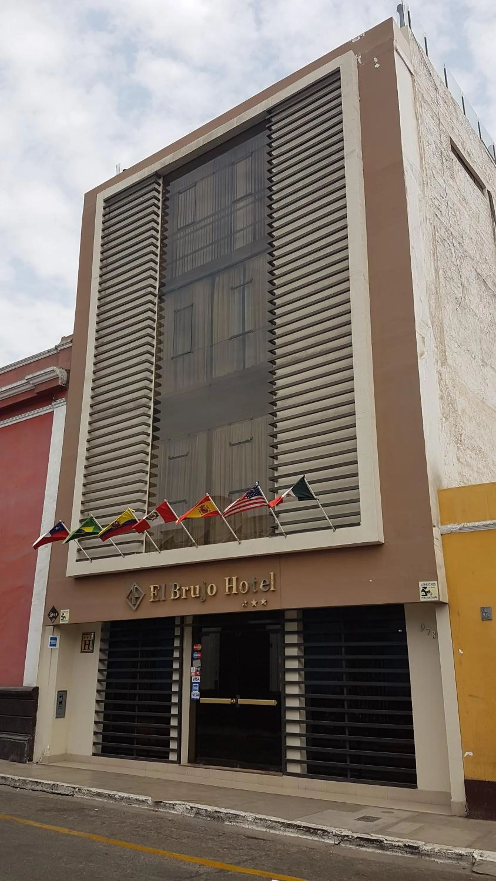 Facade/entrance in Hotel El Brujo Centro Histórico