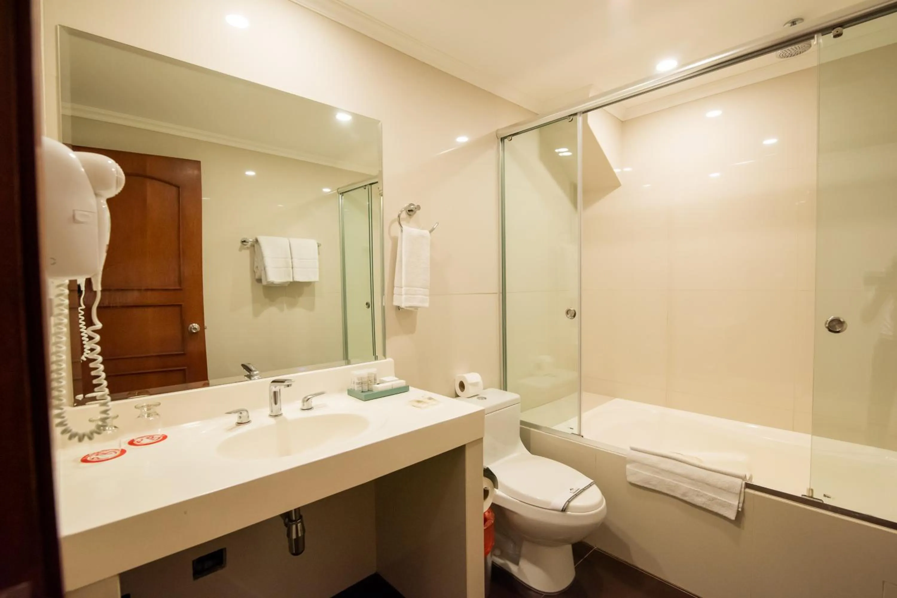 Bathroom in El Polo Hotel & Suites