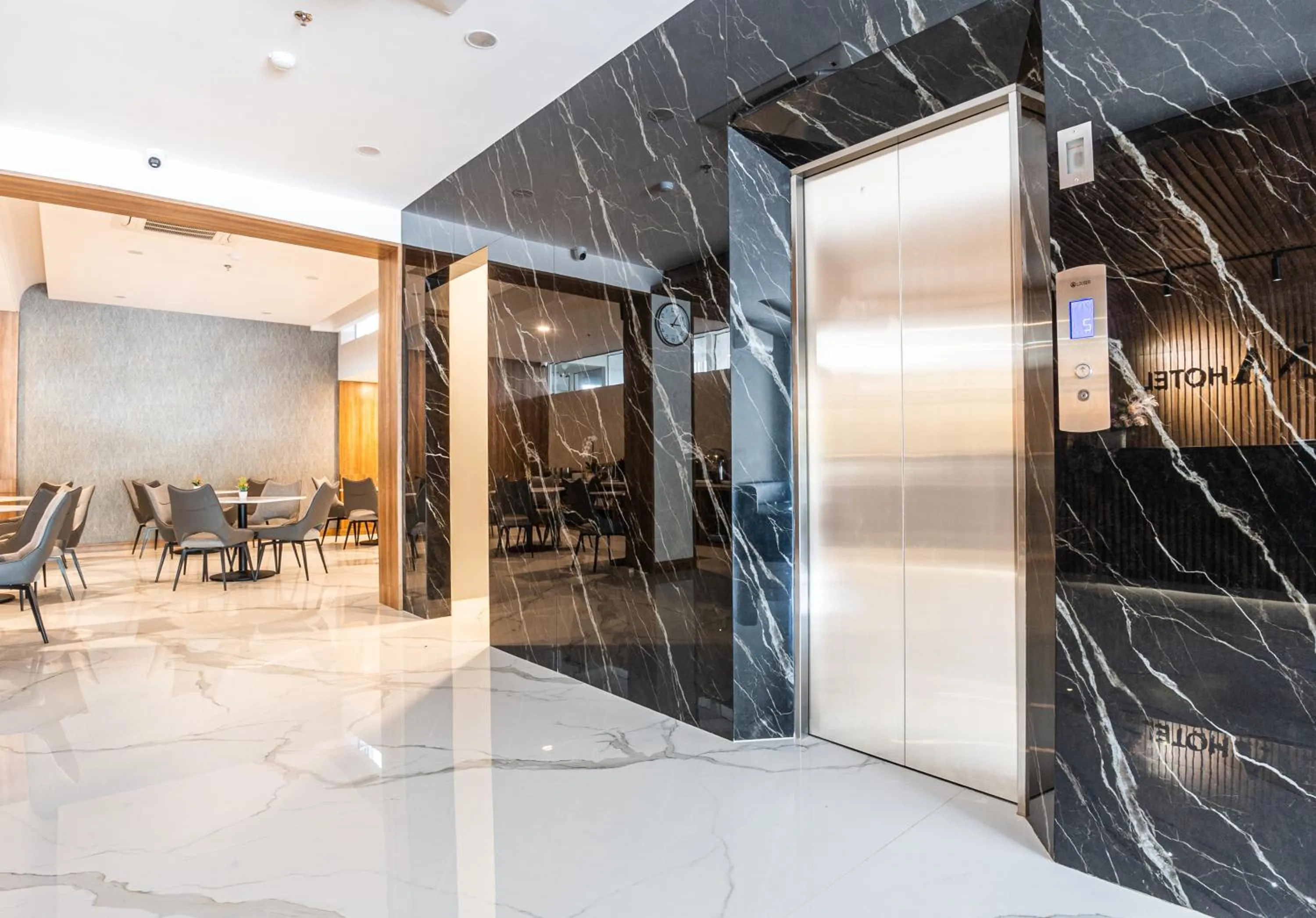 Lobby or reception in KIYANA HOTEL SEMARANG