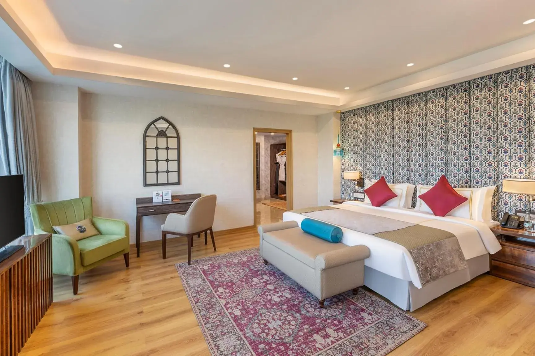 Bedroom, Bed in ExpoInn Suites and Convention Bedroom, Bed in ExpoInn Suites and Convention