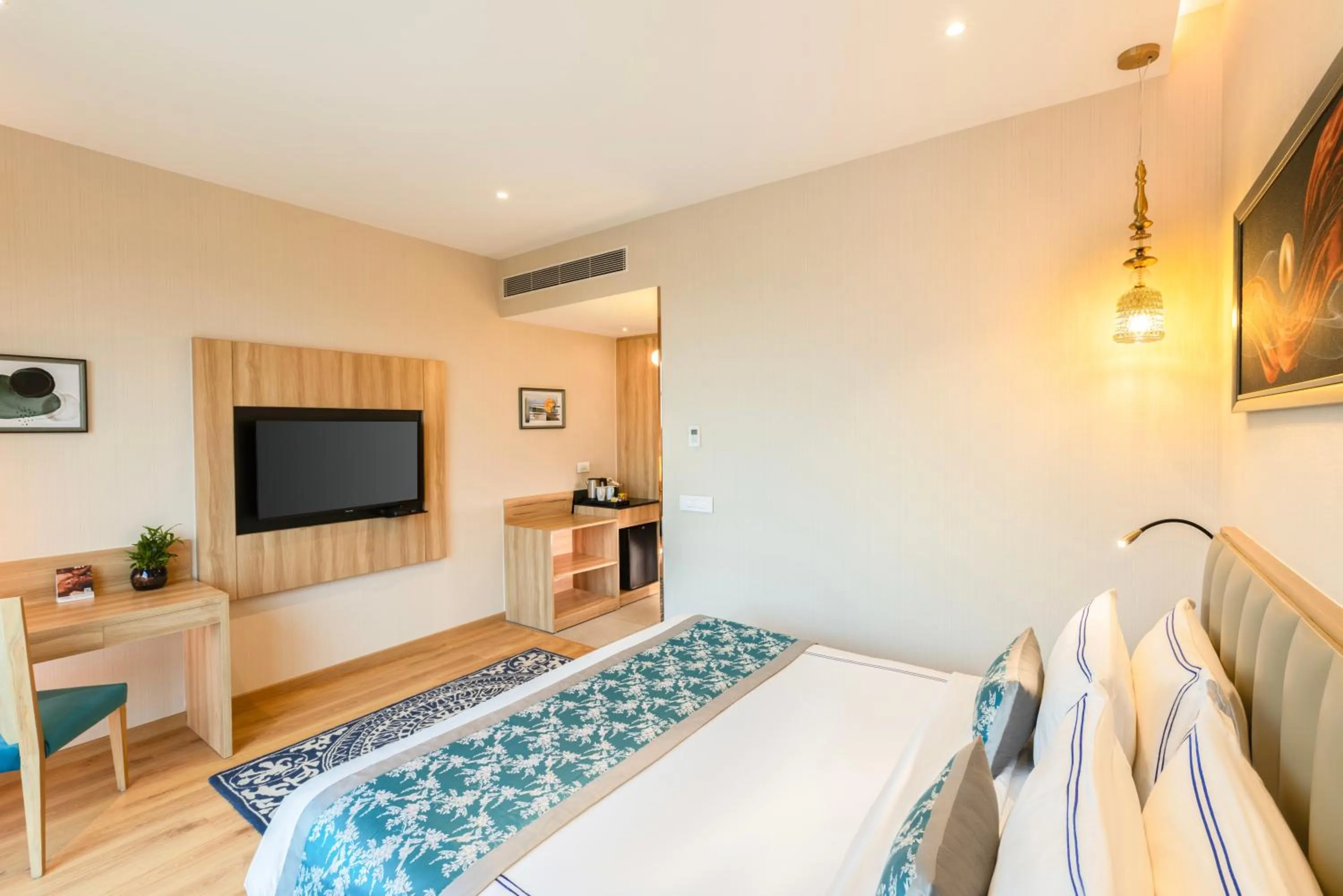 Bedroom, Bed in ExpoInn Suites and Convention