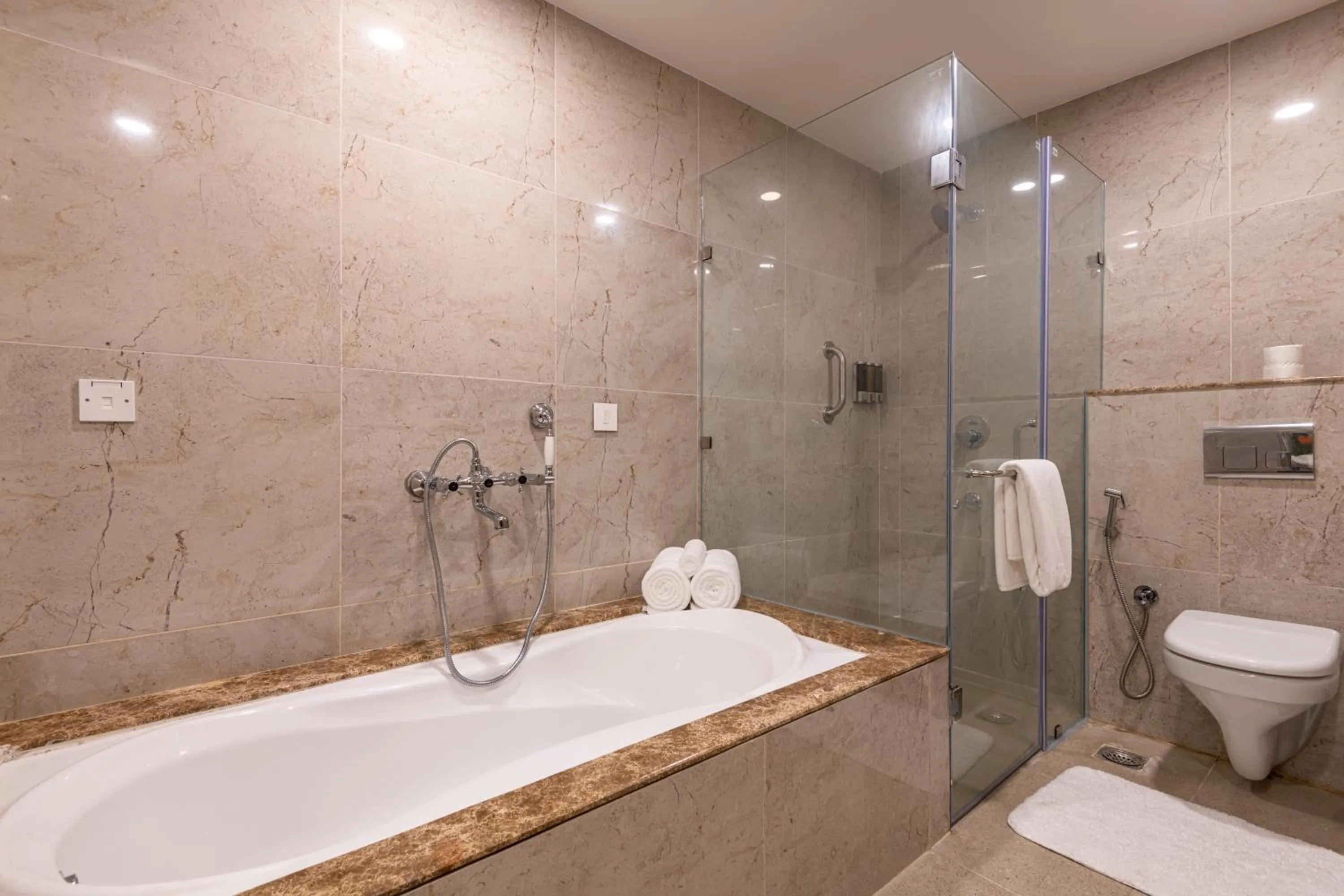 Shower in ExpoInn Suites and Convention