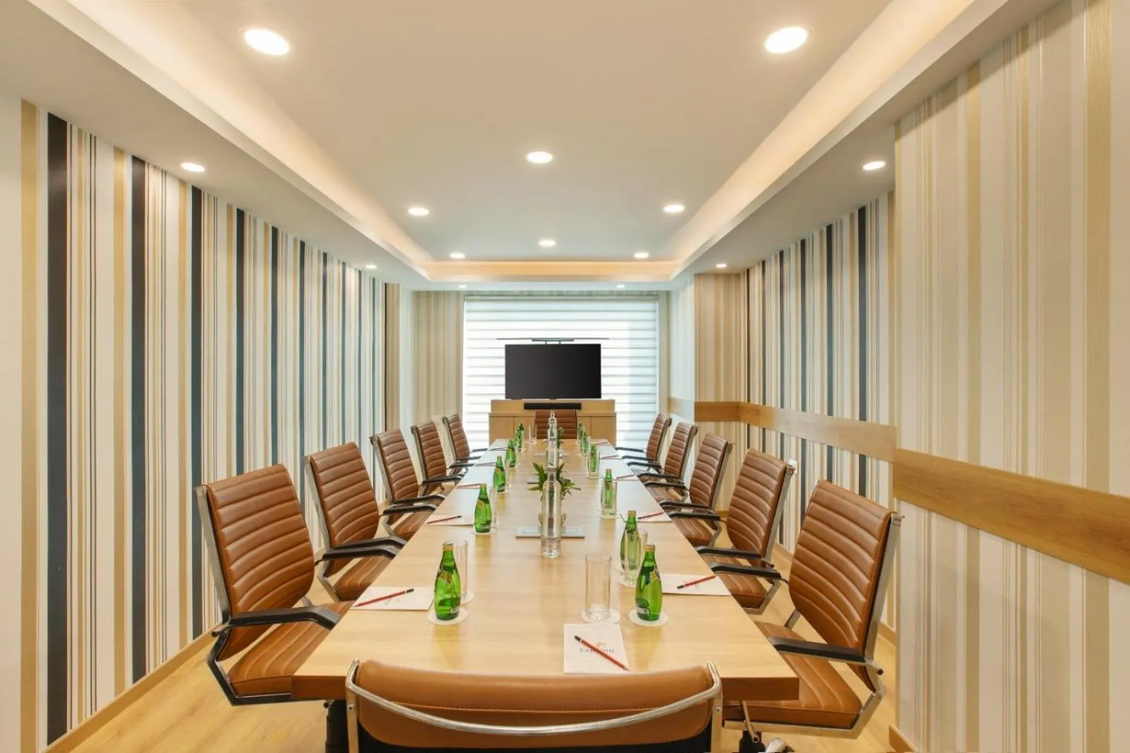 Meeting/conference room in ExpoInn Suites and Convention