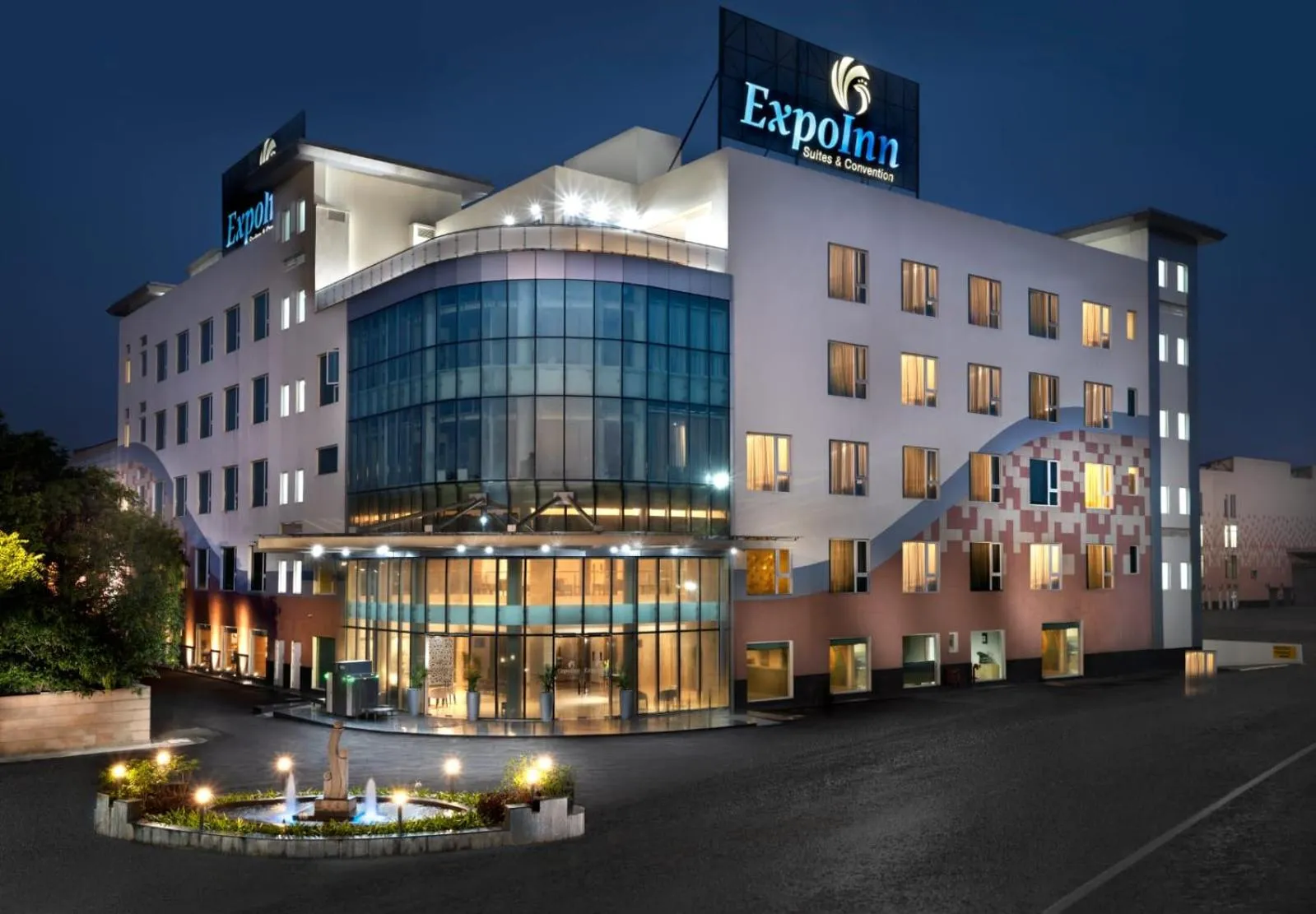 Facade/entrance in ExpoInn Suites and Convention