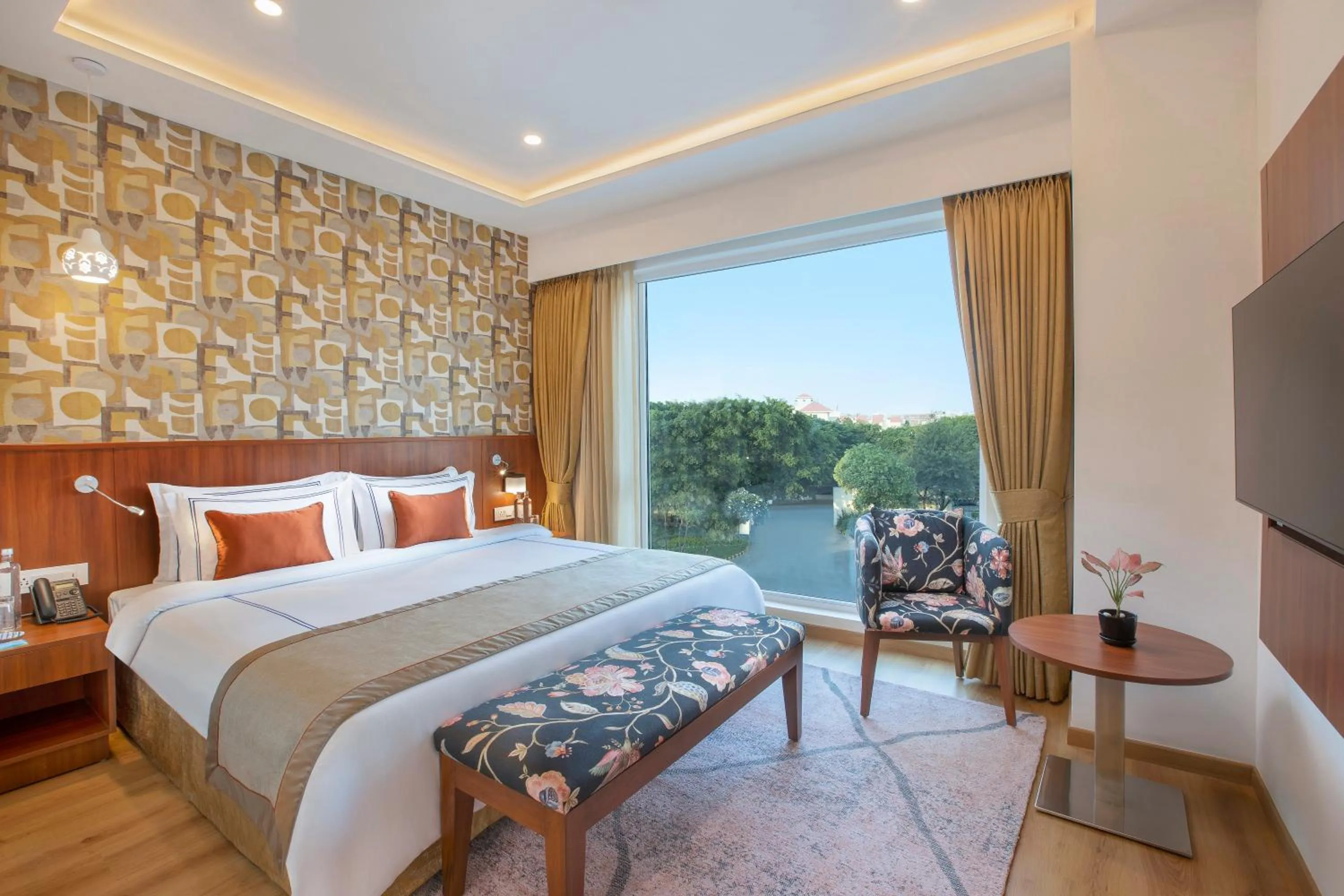 Bed in ExpoInn Suites and Convention