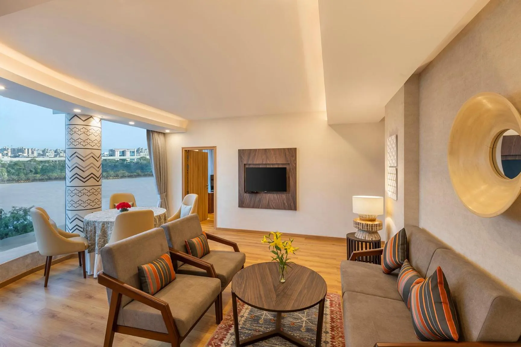 Living room in ExpoInn Suites and Convention