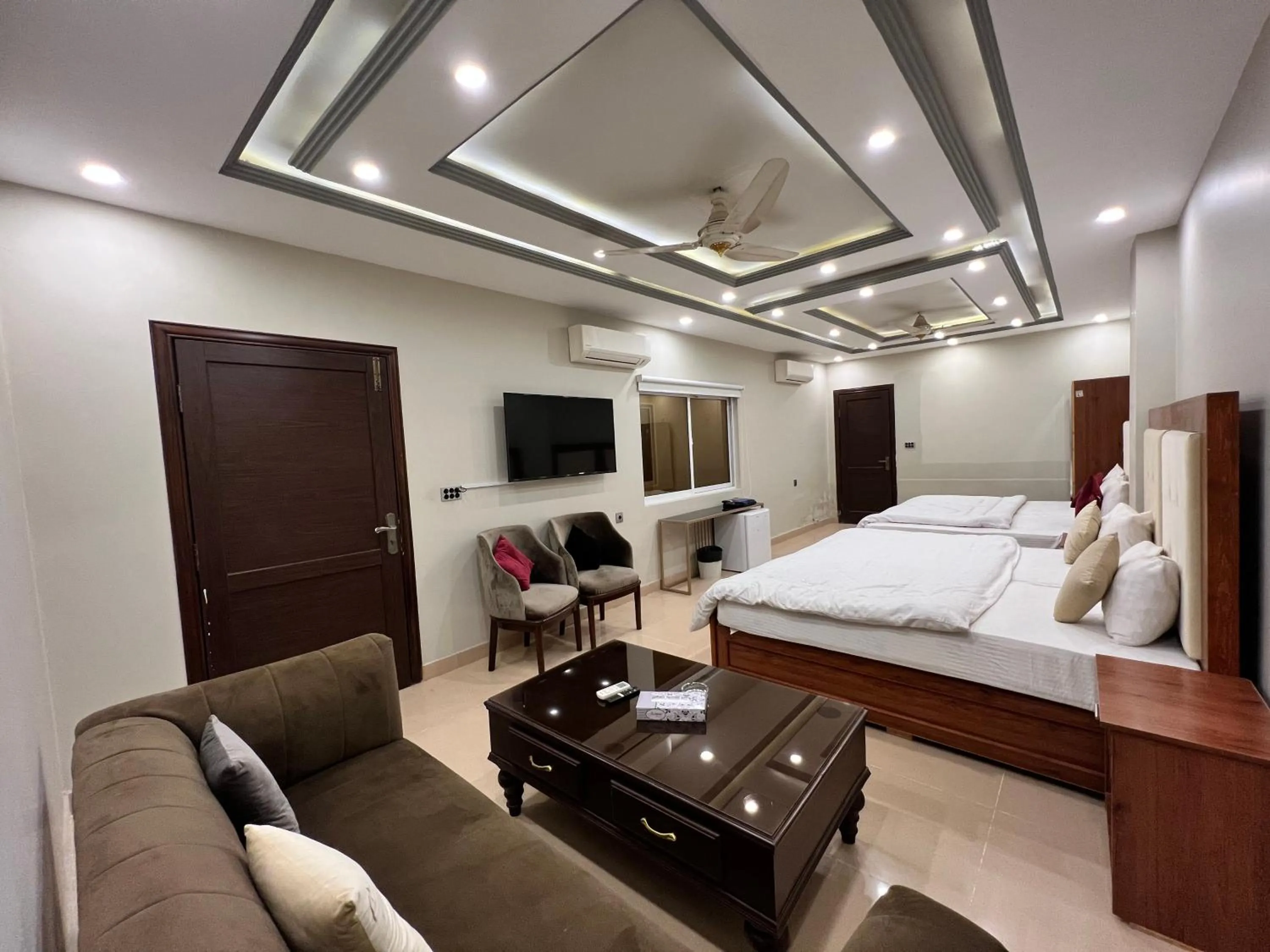 Grand Luxury Hotel Multan