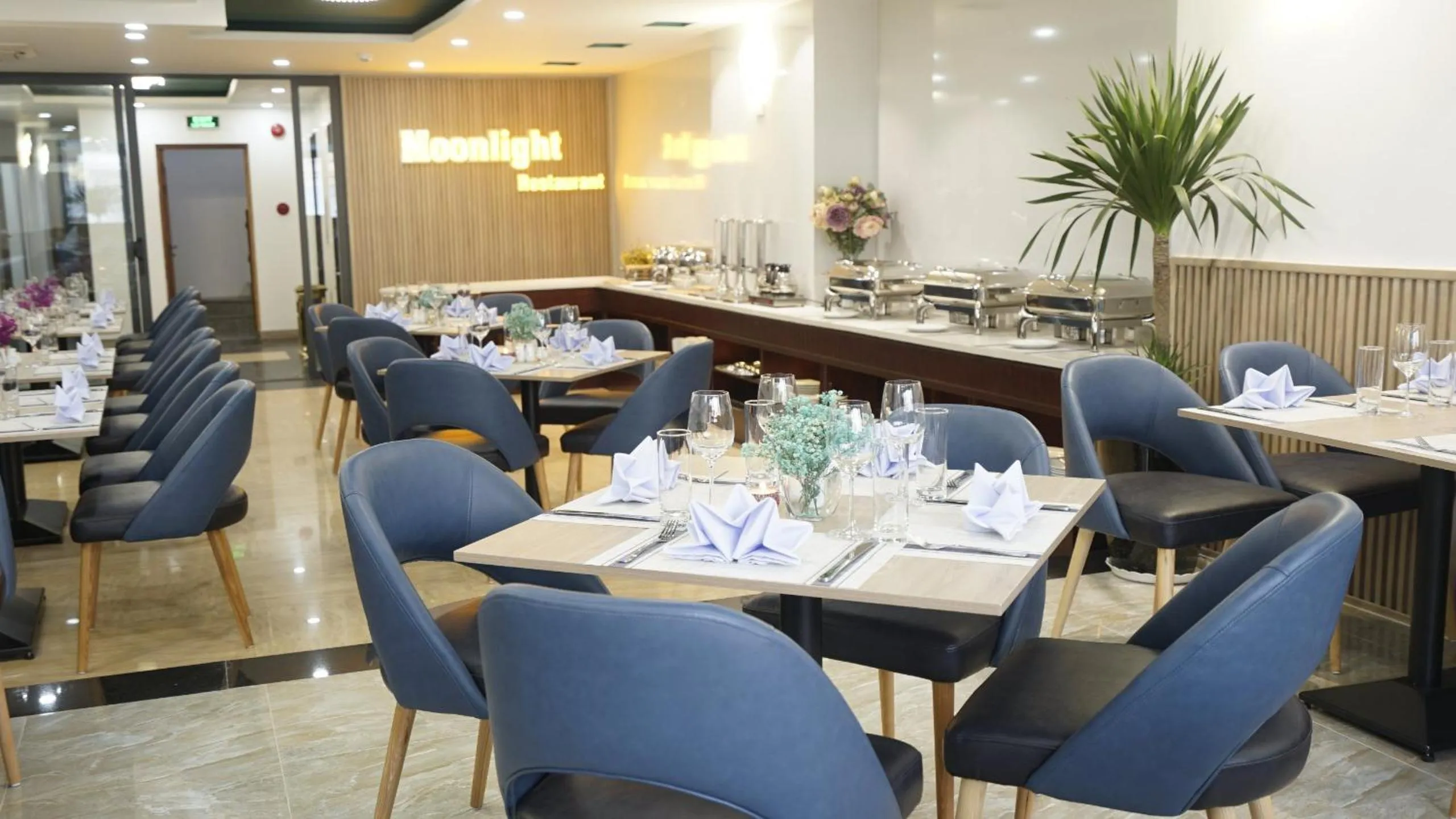 Restaurant/places to eat in Moonlight Nha Trang Hotel