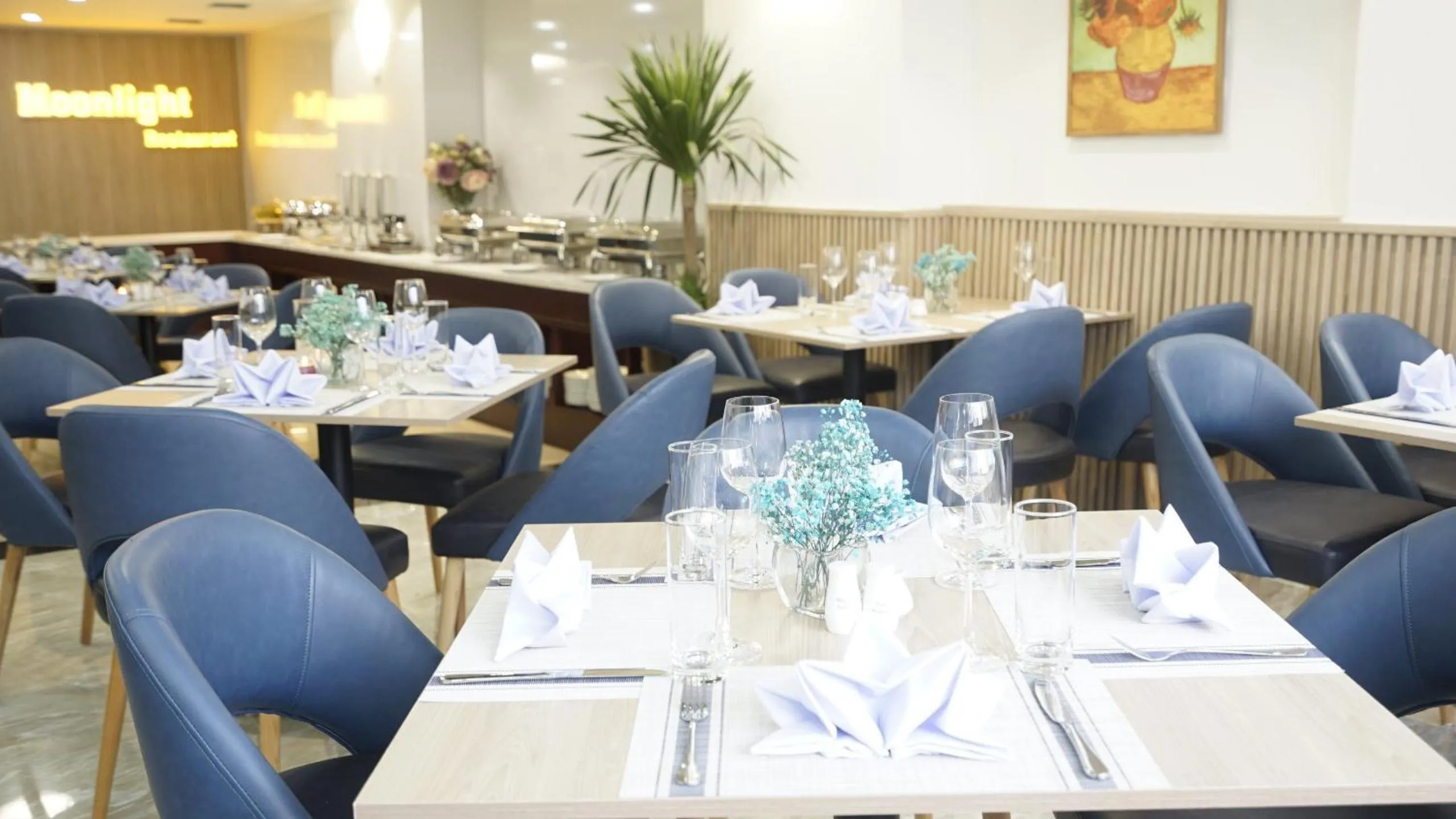 Restaurant/places to eat in Moonlight Nha Trang Hotel