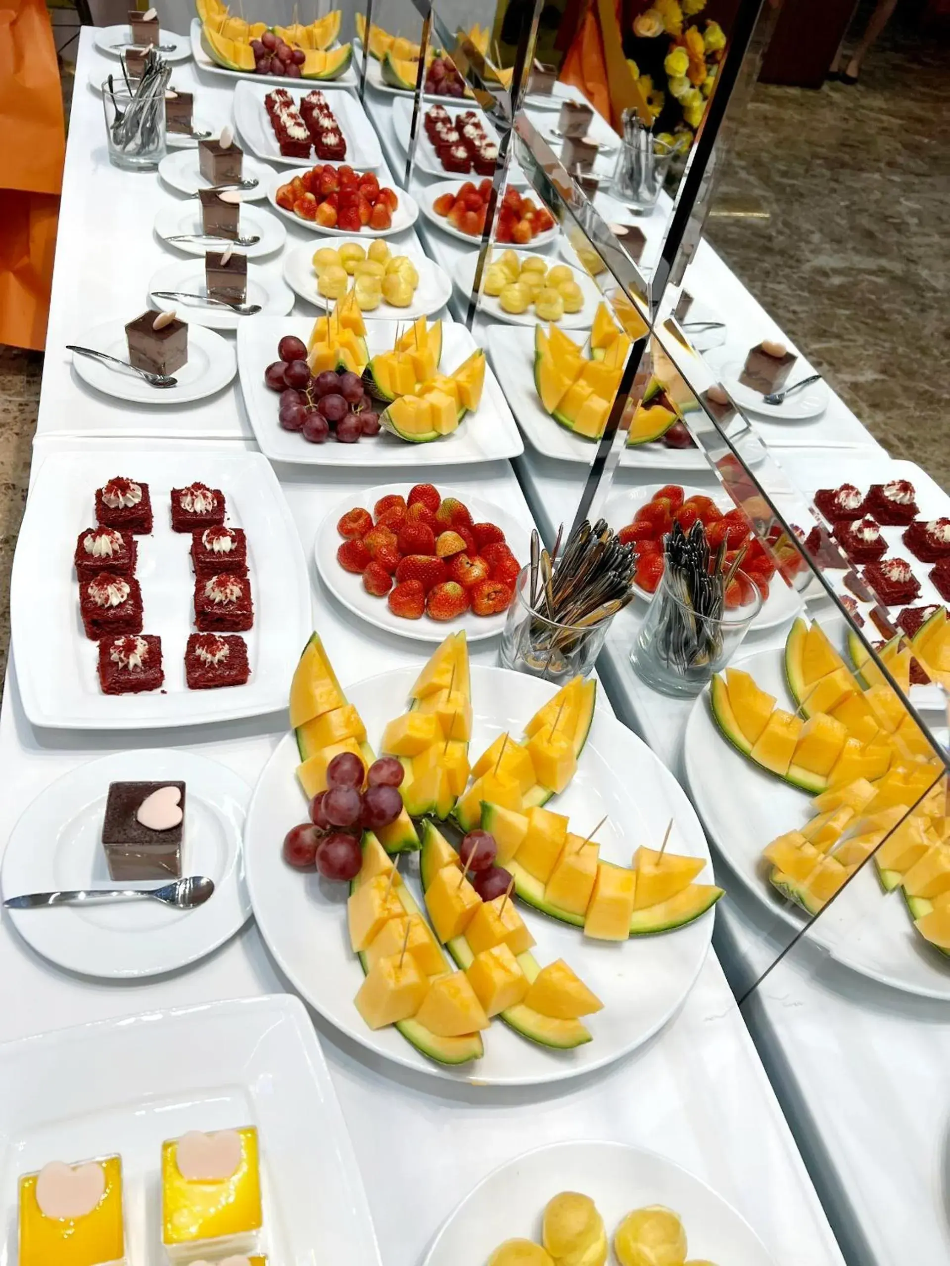 Restaurant/places to eat in Moonlight Nha Trang Hotel Restaurant/places to eat in Moonlight Nha Trang Hotel