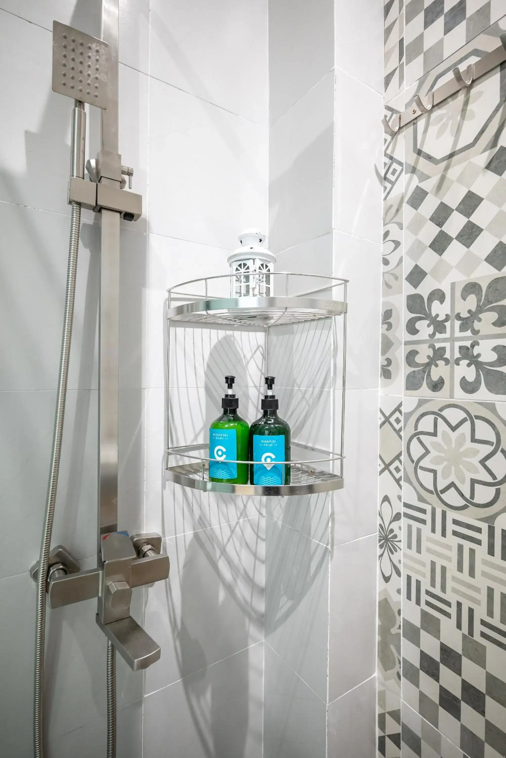 Shower in Cozrum Homes - Winter Corner Shower in Cozrum Homes - Winter Corner