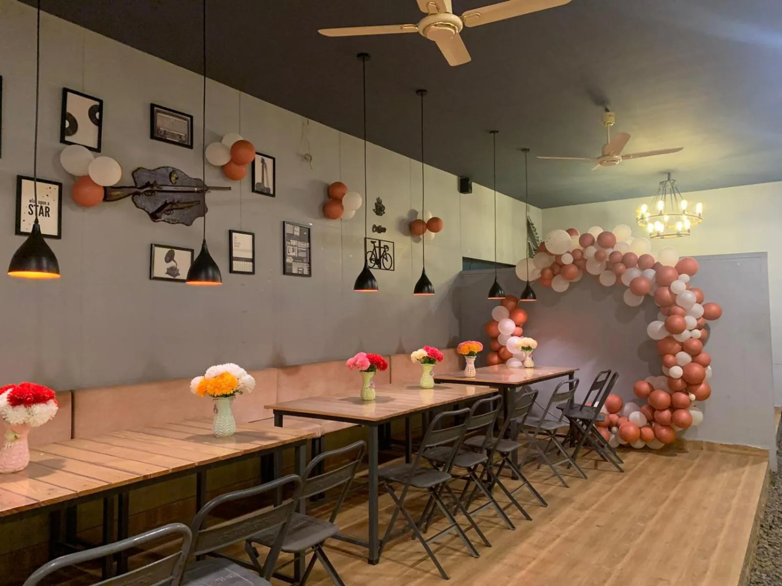 Restaurant/places to eat in Hotel Rukmini, kolhapur