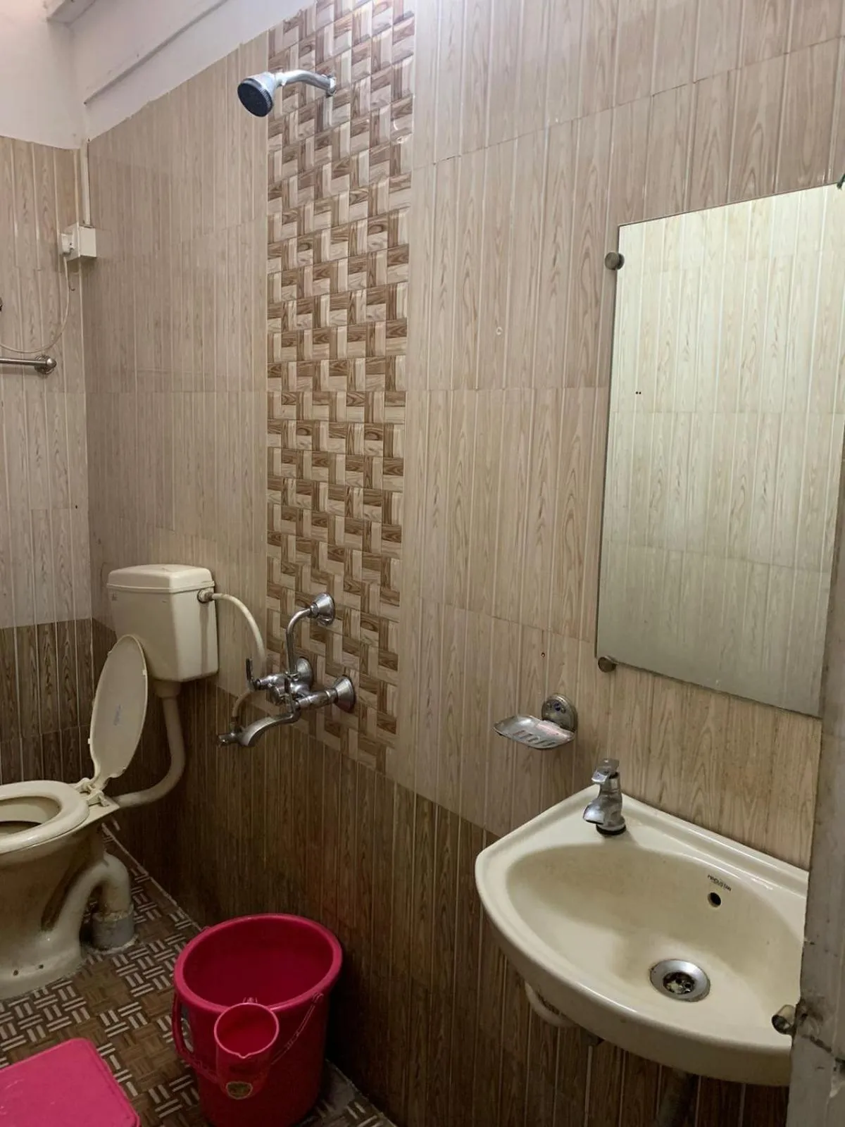 Shower in Hotel Rukmini, kolhapur