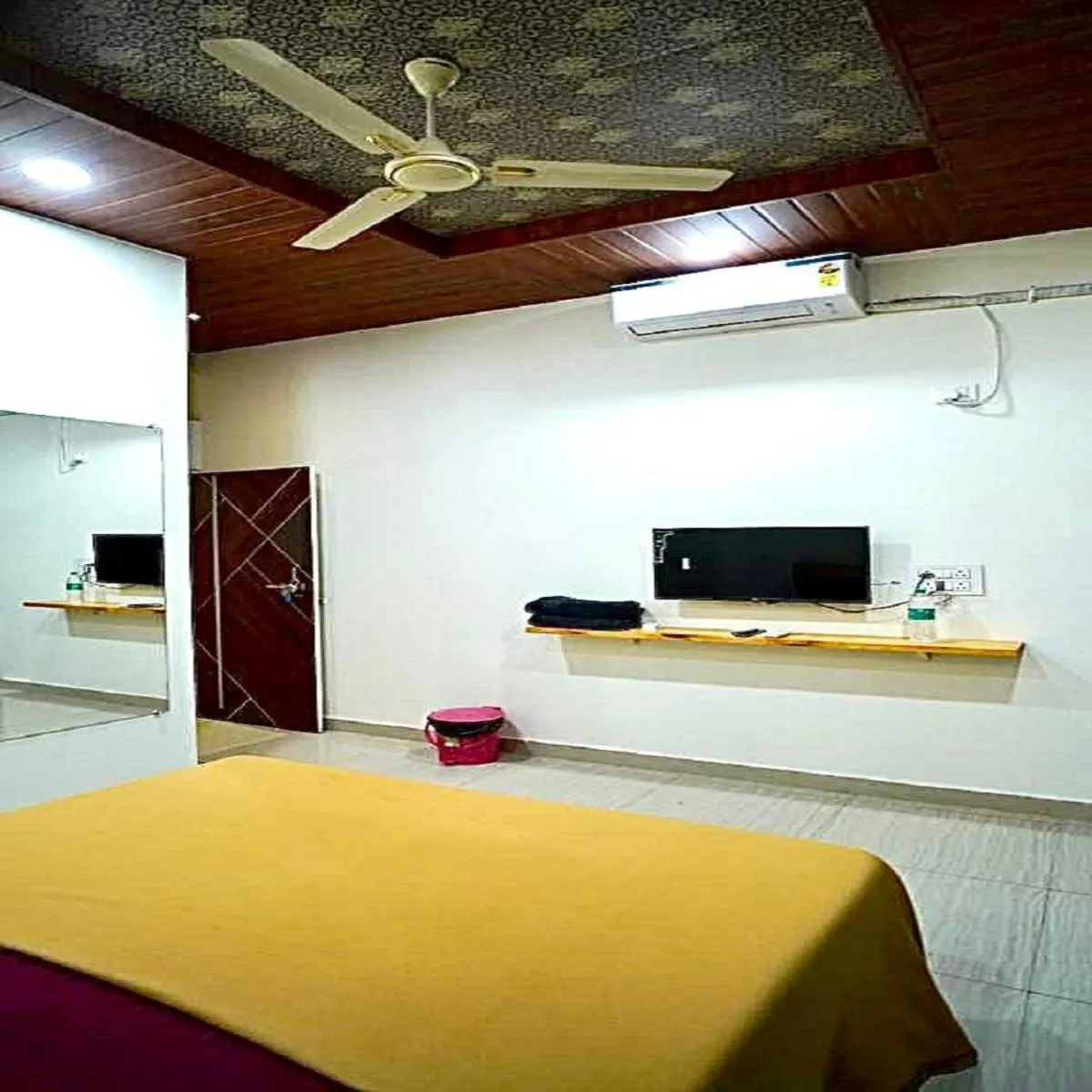 Bedroom in Hotel Rukmini, kolhapur