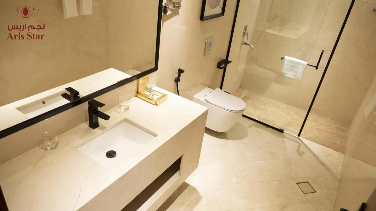 Deluxe King Room in Najm aris hotel