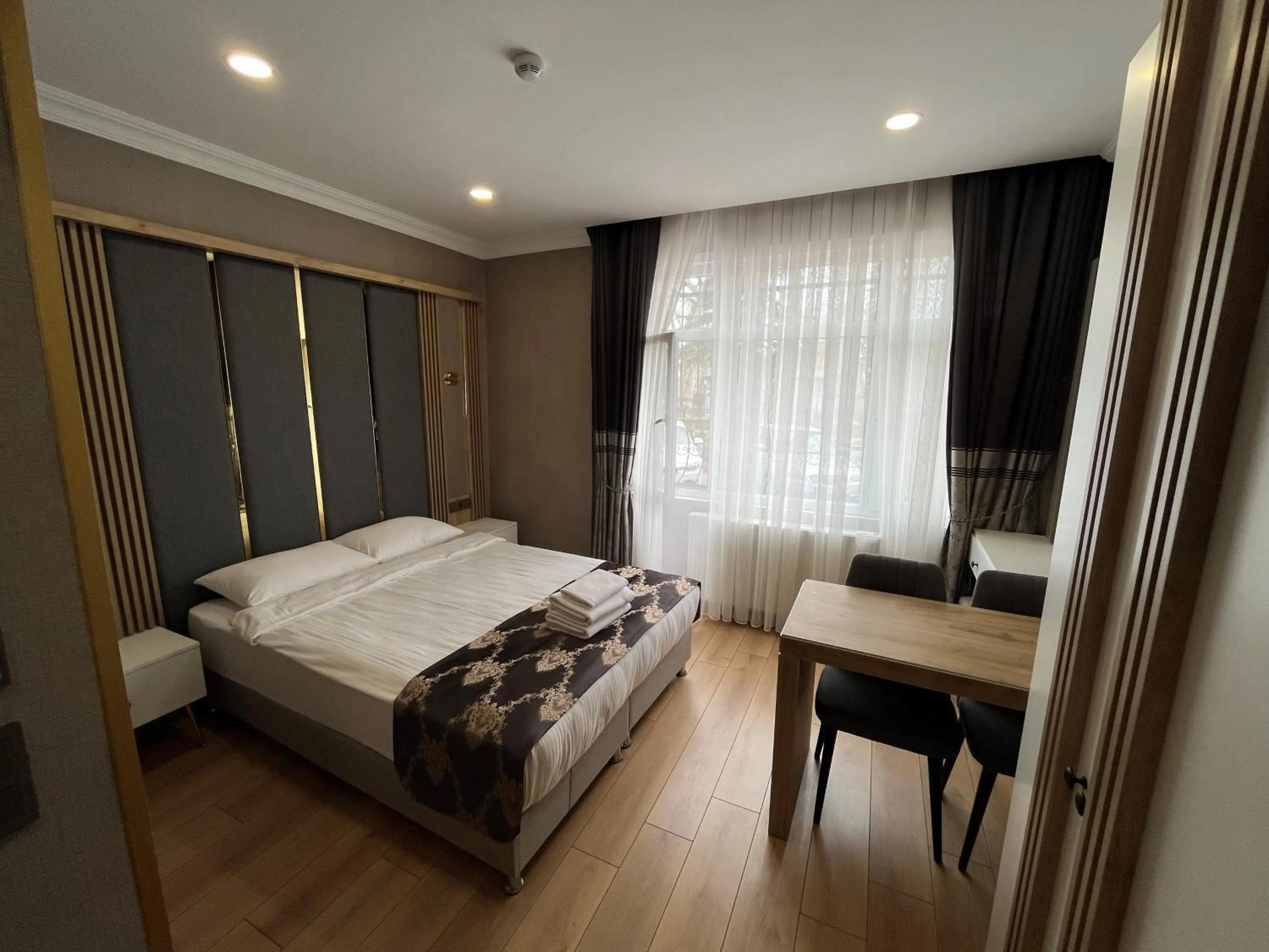 Photo of the whole room, Bed in H&L Suites