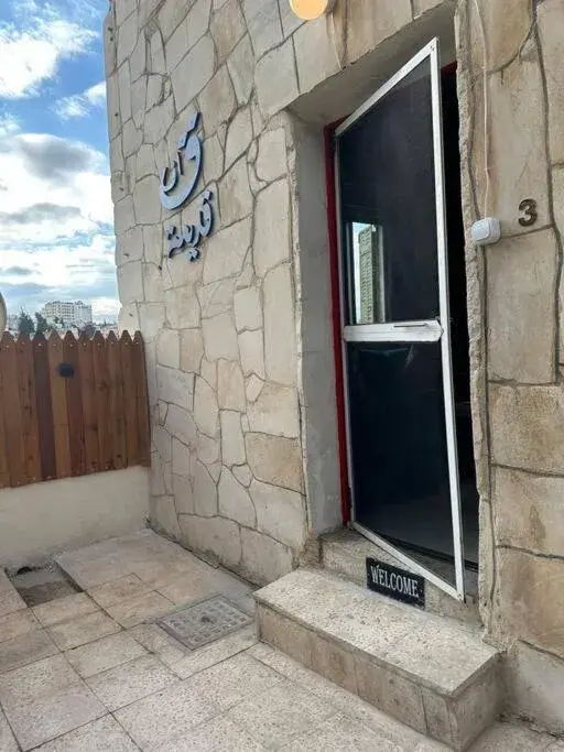 Facade/entrance in Antica old apartment al-lwebdeh Facade/entrance in Antica old apartment al-lwebdeh