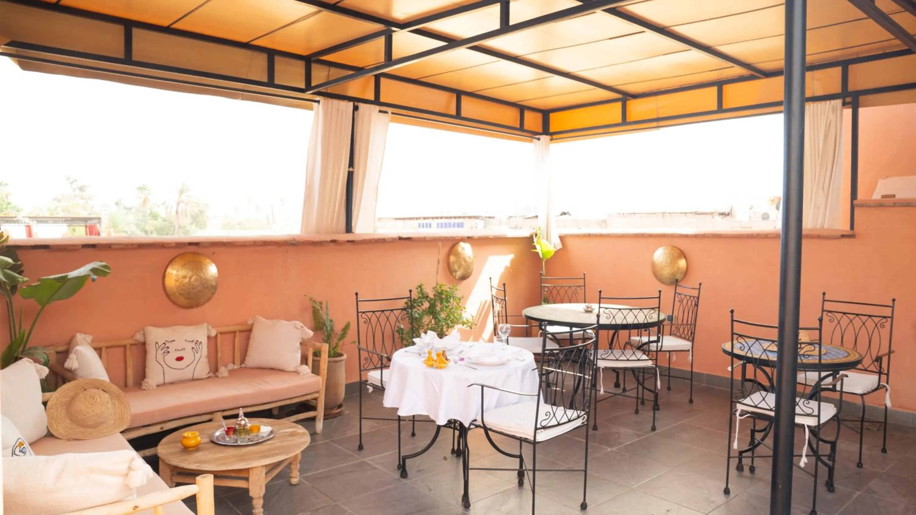 Restaurant/places to eat in Riad Allal