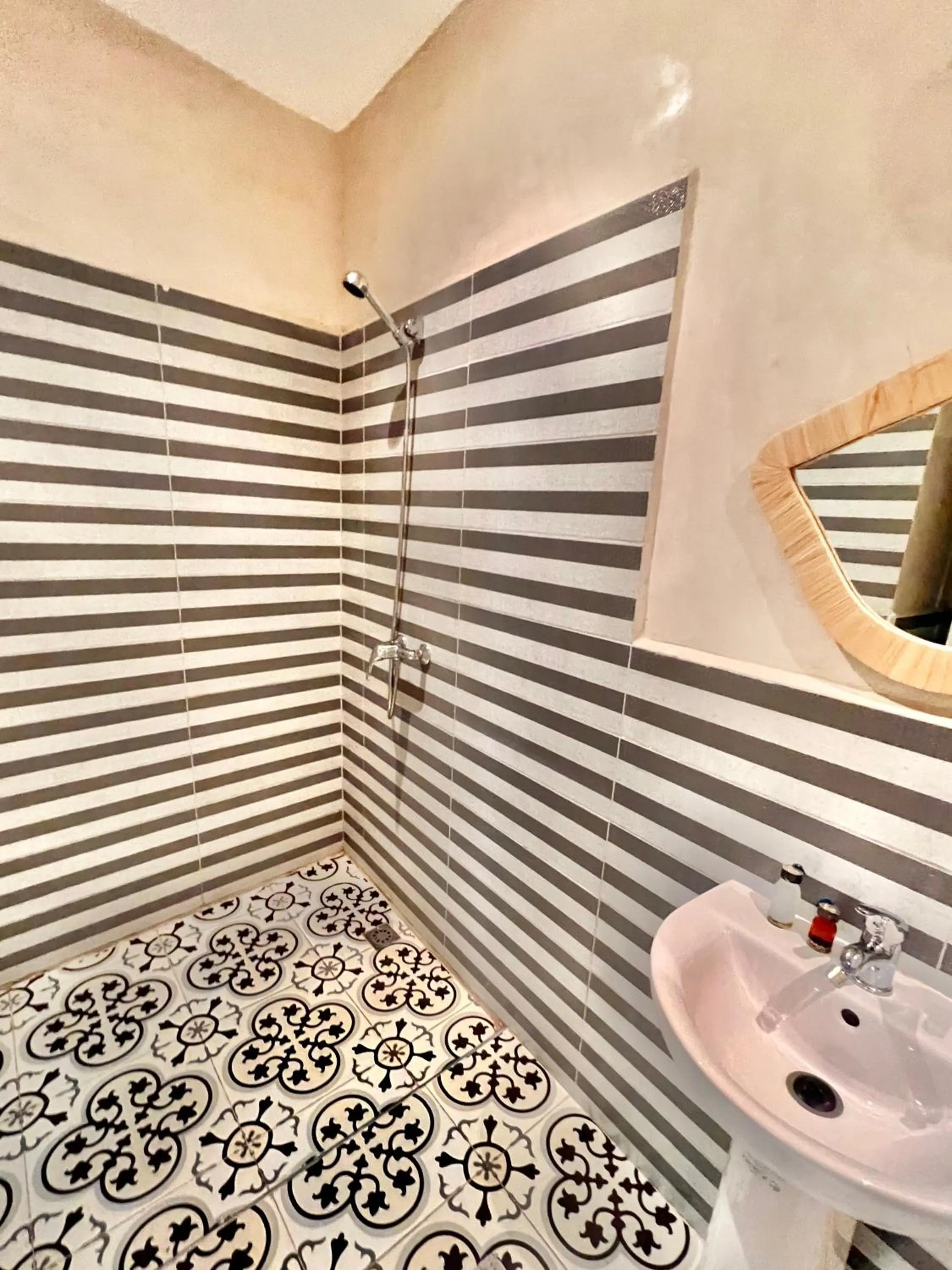 Shower in Riad Allal