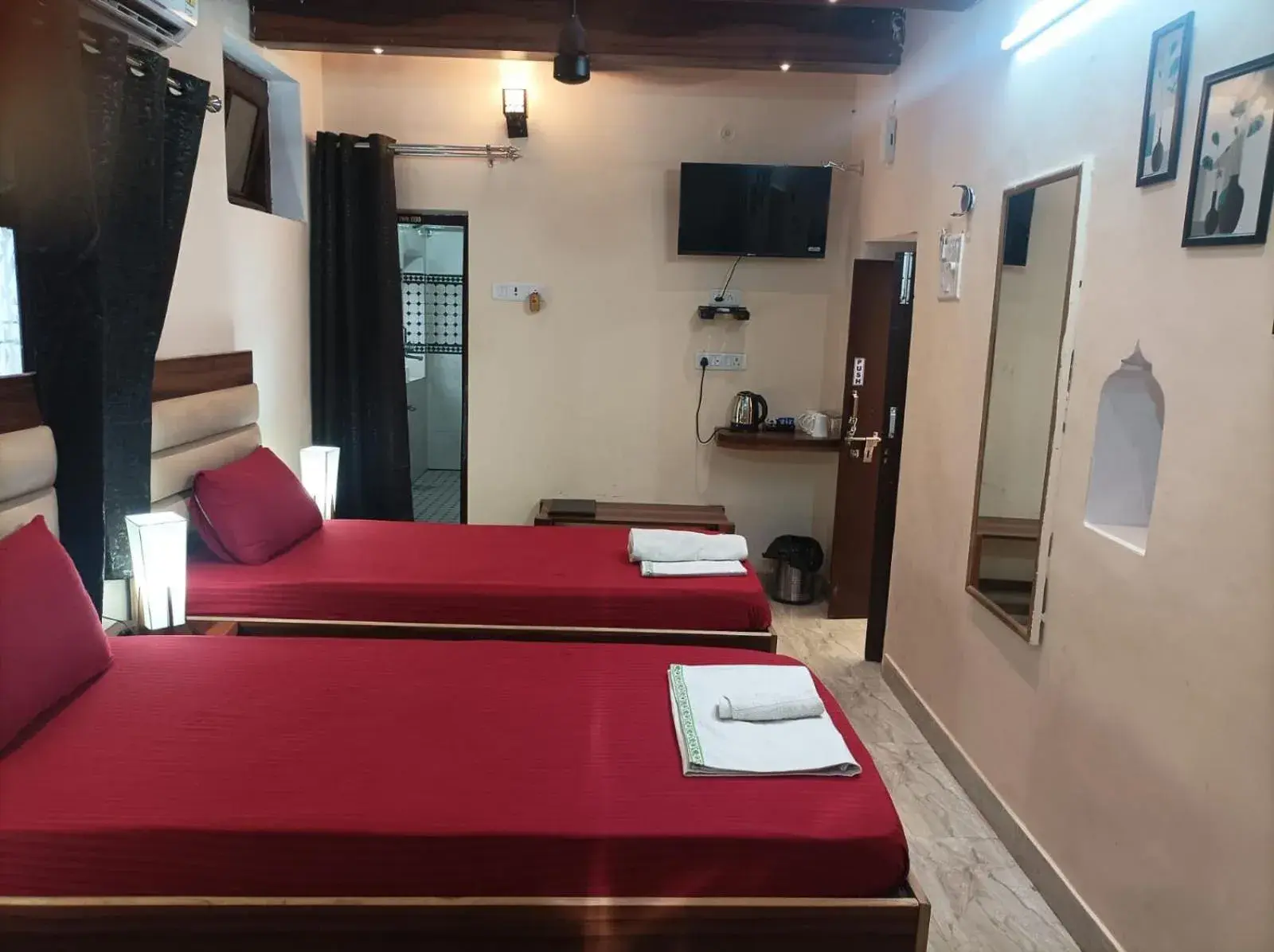 Triple Room with Private Bathroom in Foreigners Inn Triple Room with Private Bathroom in Foreigners Inn