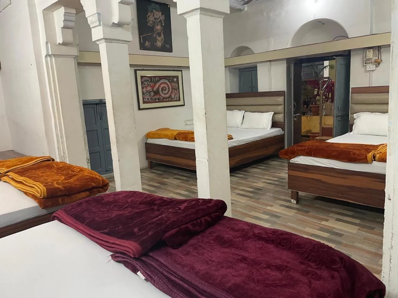 Photo of the whole room, Bed in Foreigners Inn