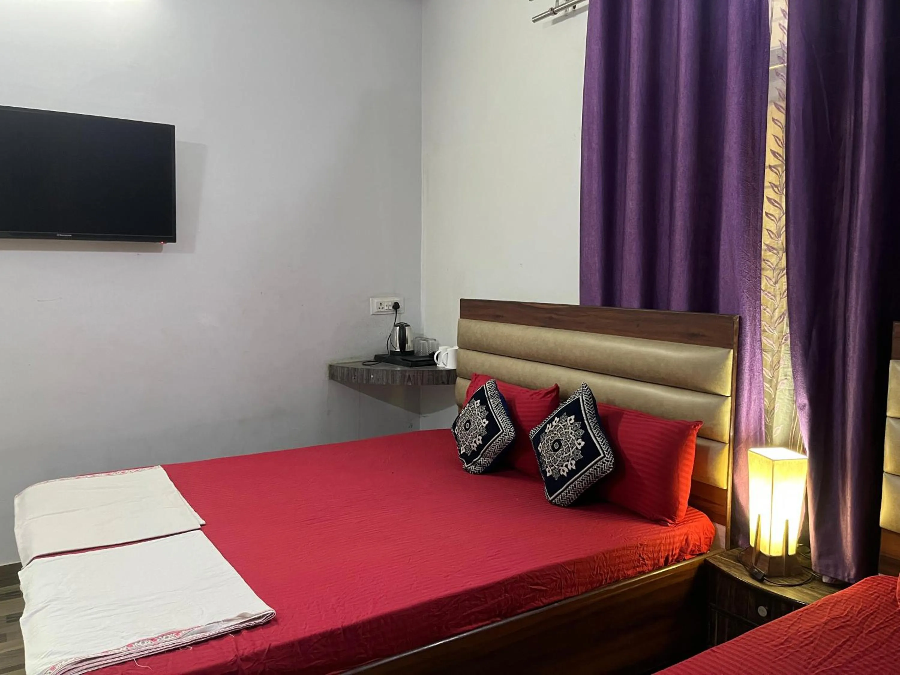 Bedroom, Bed in Foreigners Inn