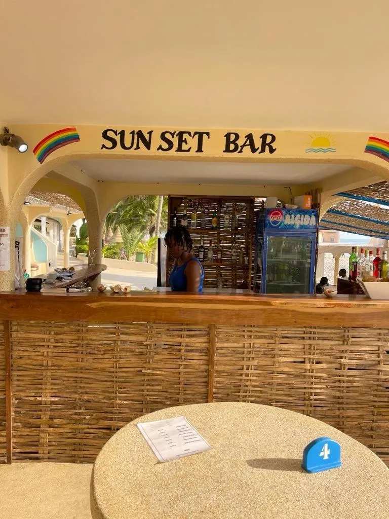 Restaurant/places to eat in HOTEL DU BAR DE LA MER CAP SKIRRiNG