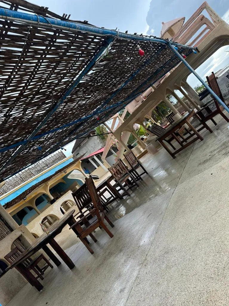 Restaurant/places to eat in HOTEL DU BAR DE LA MER CAP SKIRRiNG