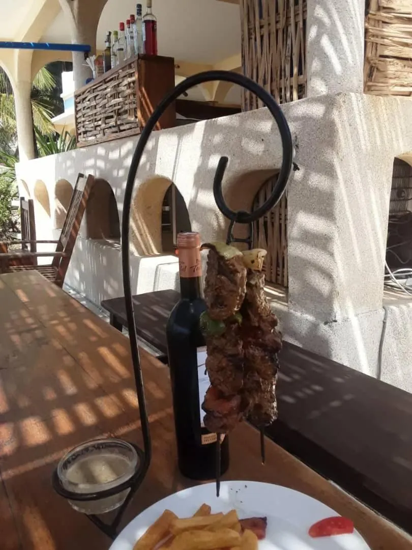 Restaurant/places to eat in HOTEL DU BAR DE LA MER CAP SKIRRiNG