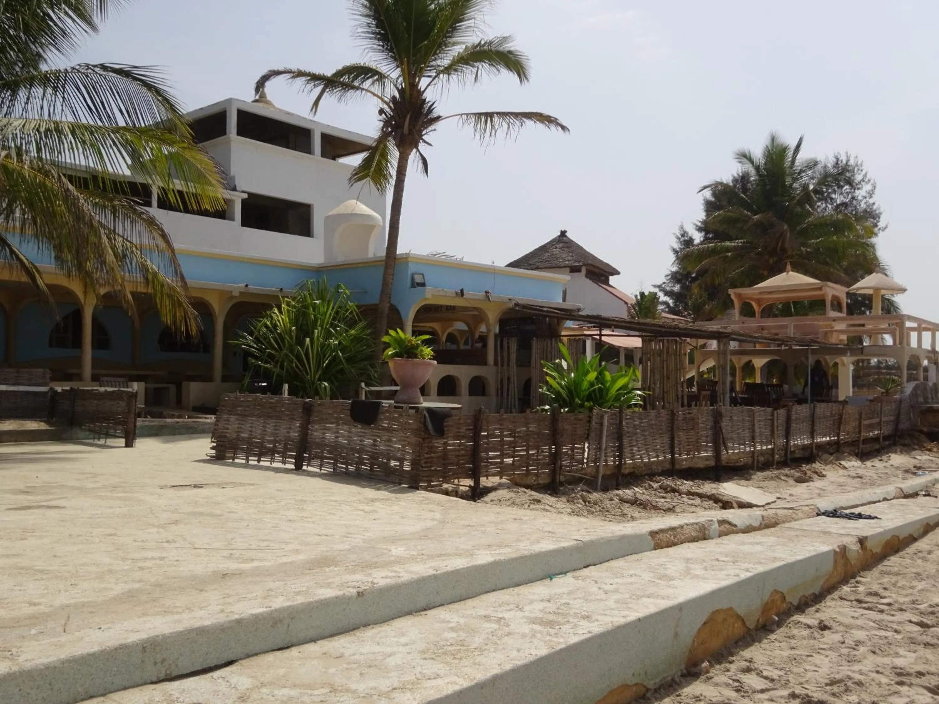 Property building in HOTEL DU BAR DE LA MER CAP SKIRRiNG