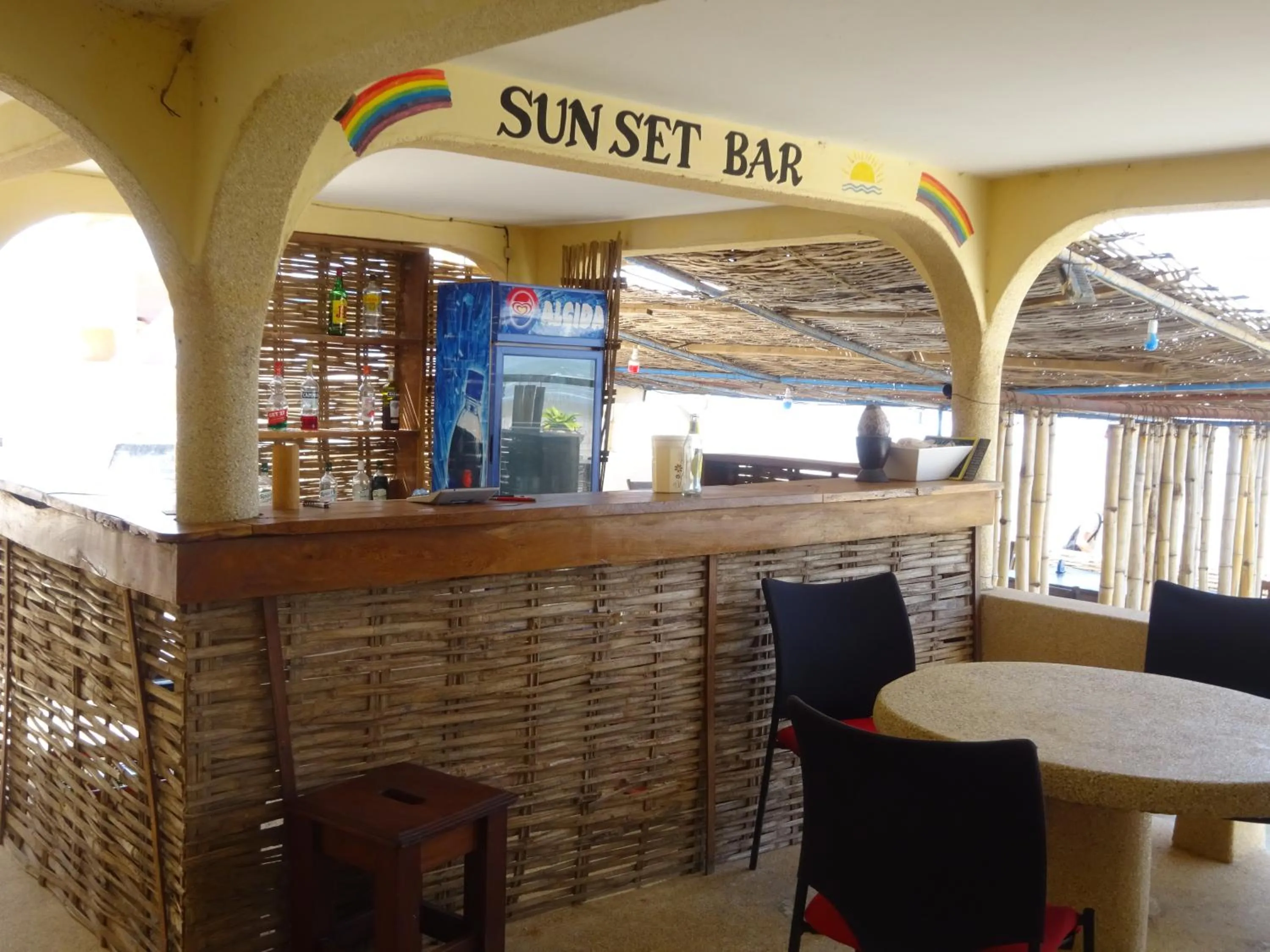 Lounge or bar in HOTEL DU BAR DE LA MER CAP SKIRRiNG